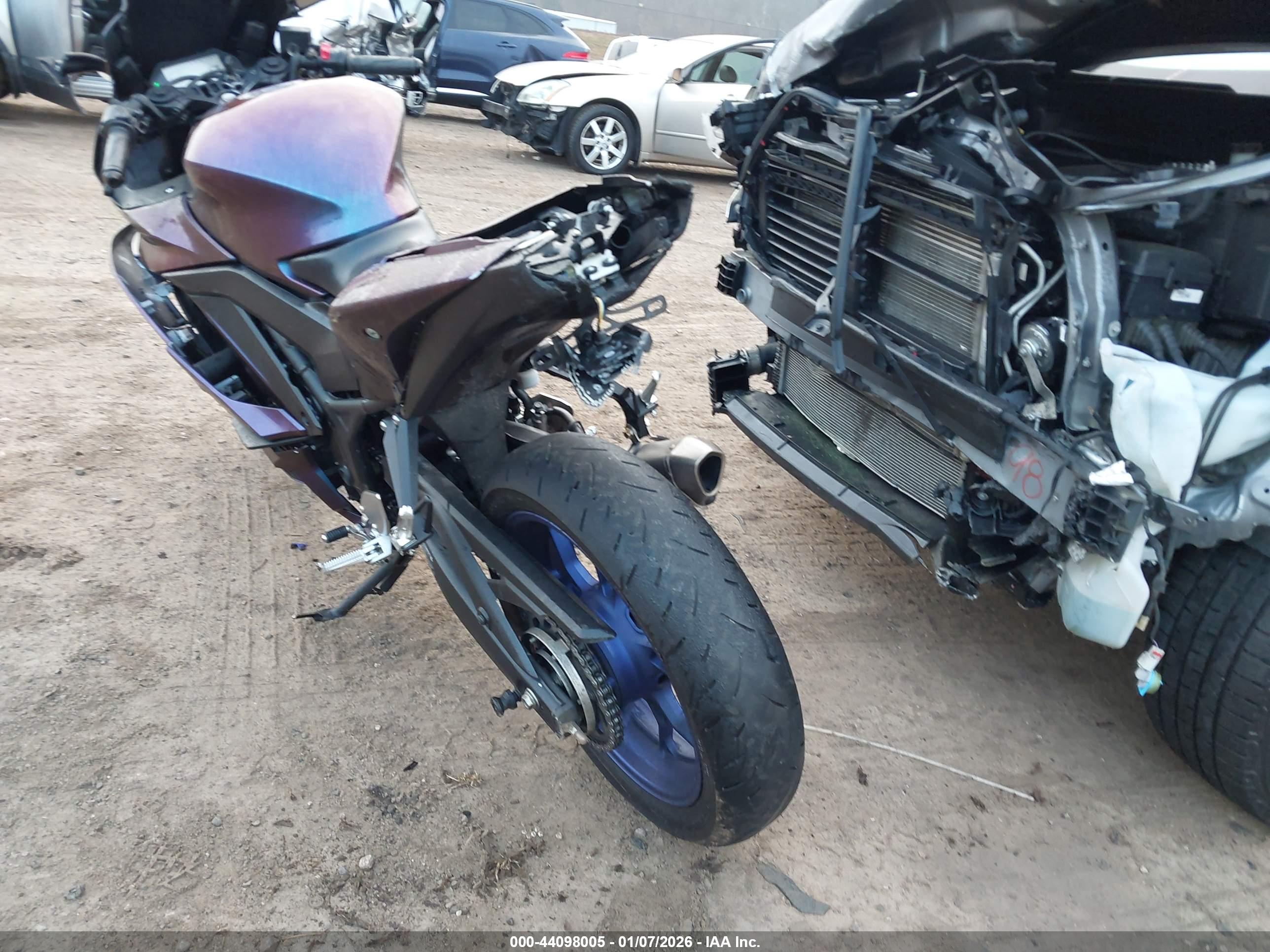 YAMAHA YZFR3 image 3