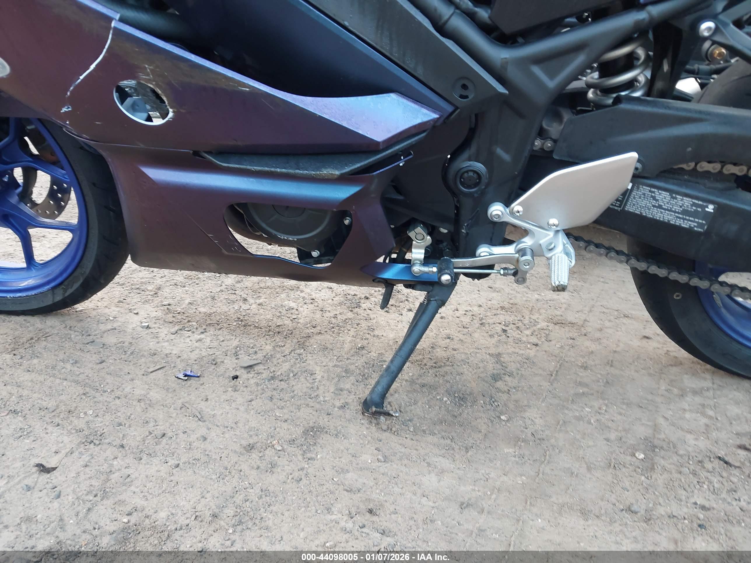 YAMAHA YZFR3 image 9
