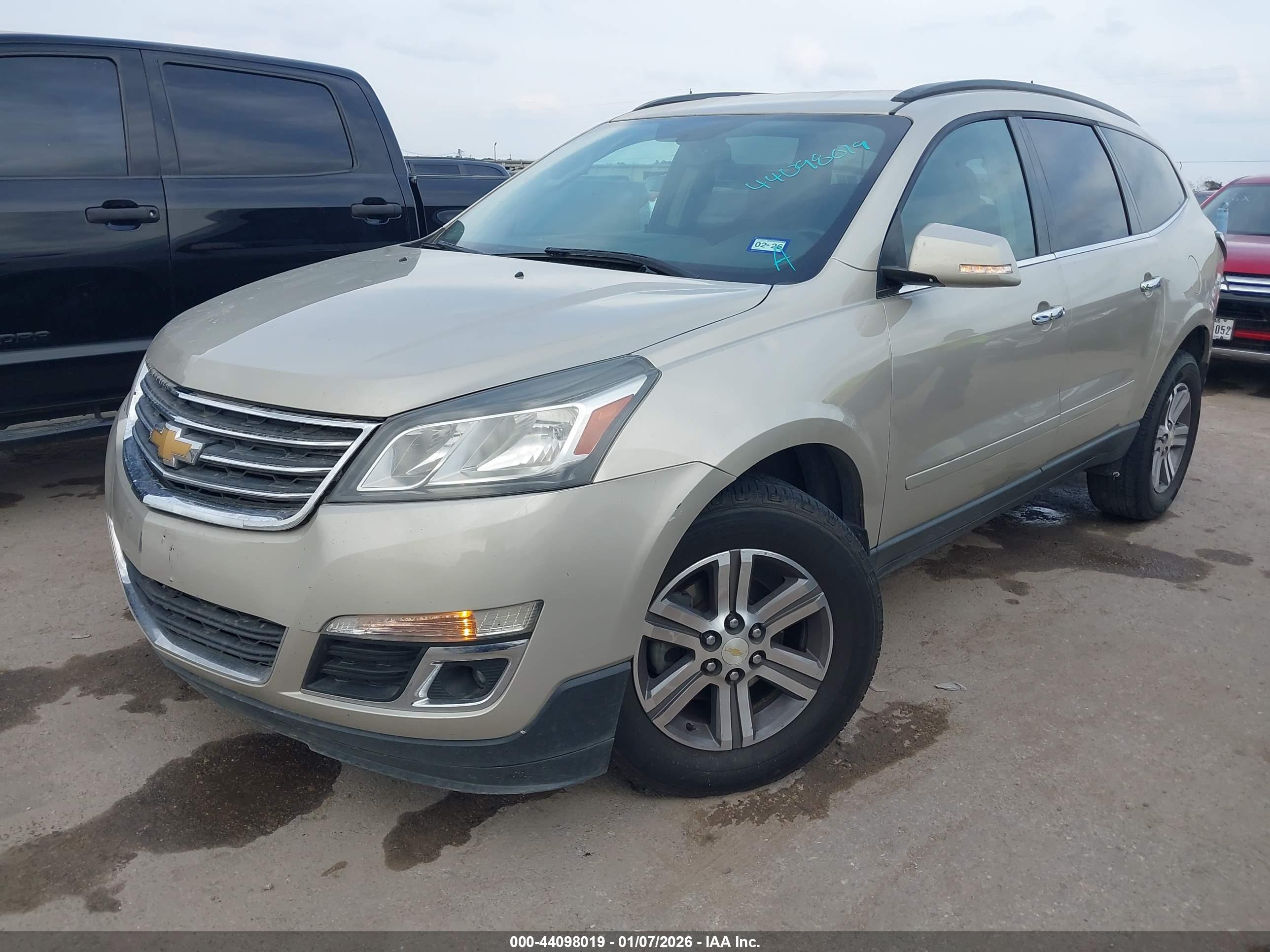 CHEVROLET TRAVERSE image 2