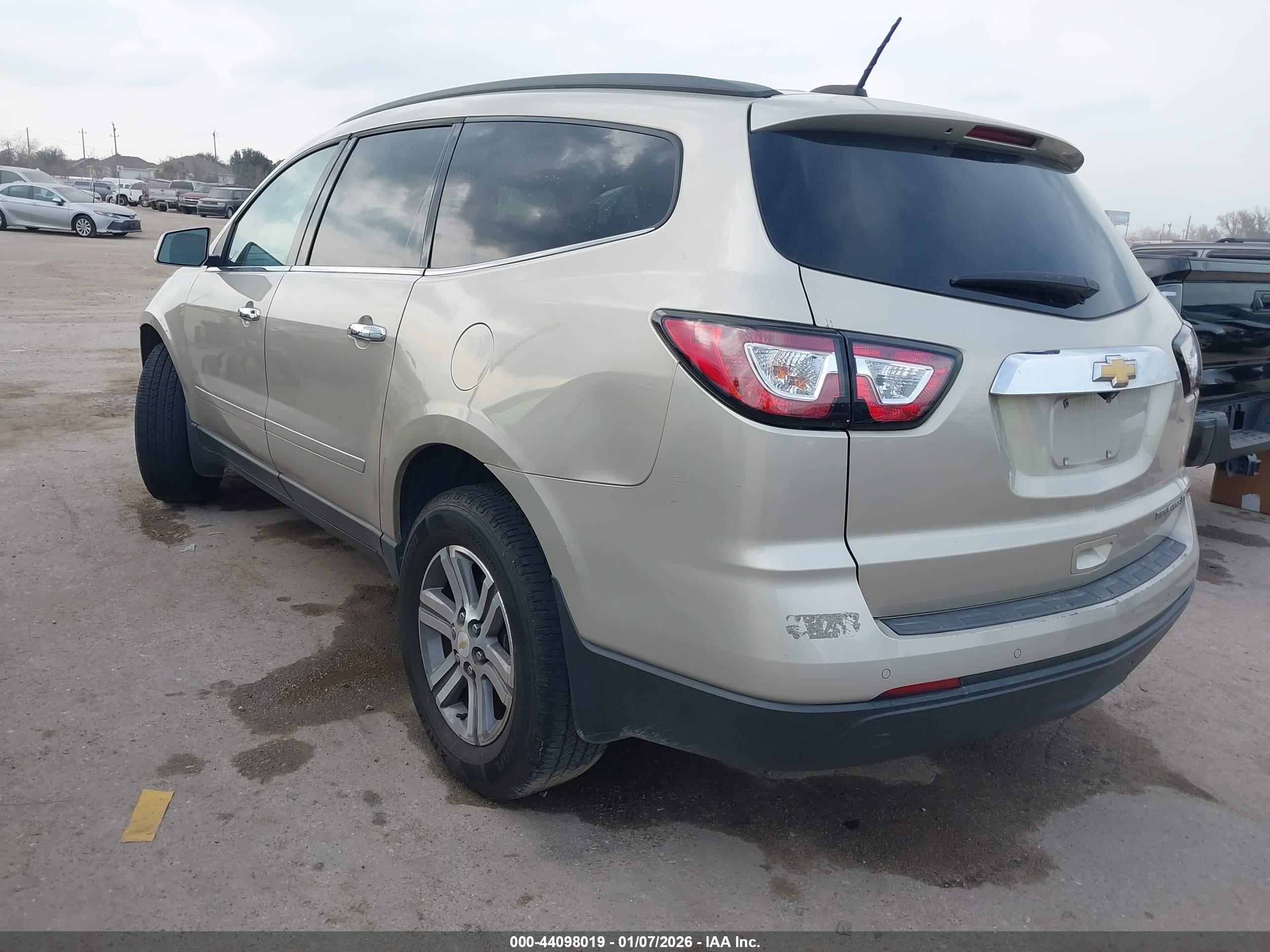 CHEVROLET TRAVERSE image 3