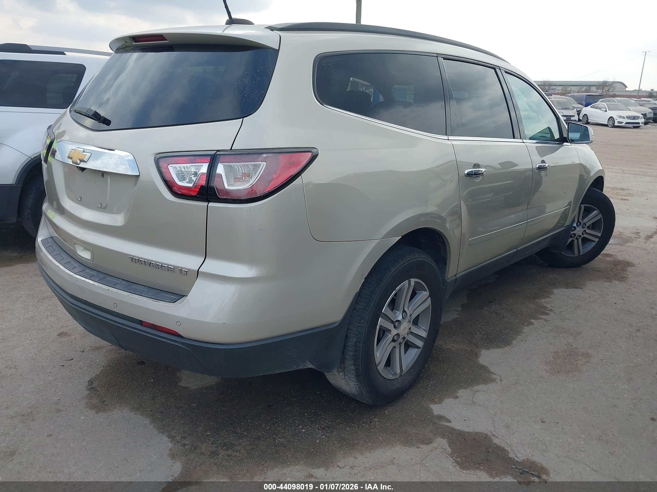 CHEVROLET TRAVERSE image 4