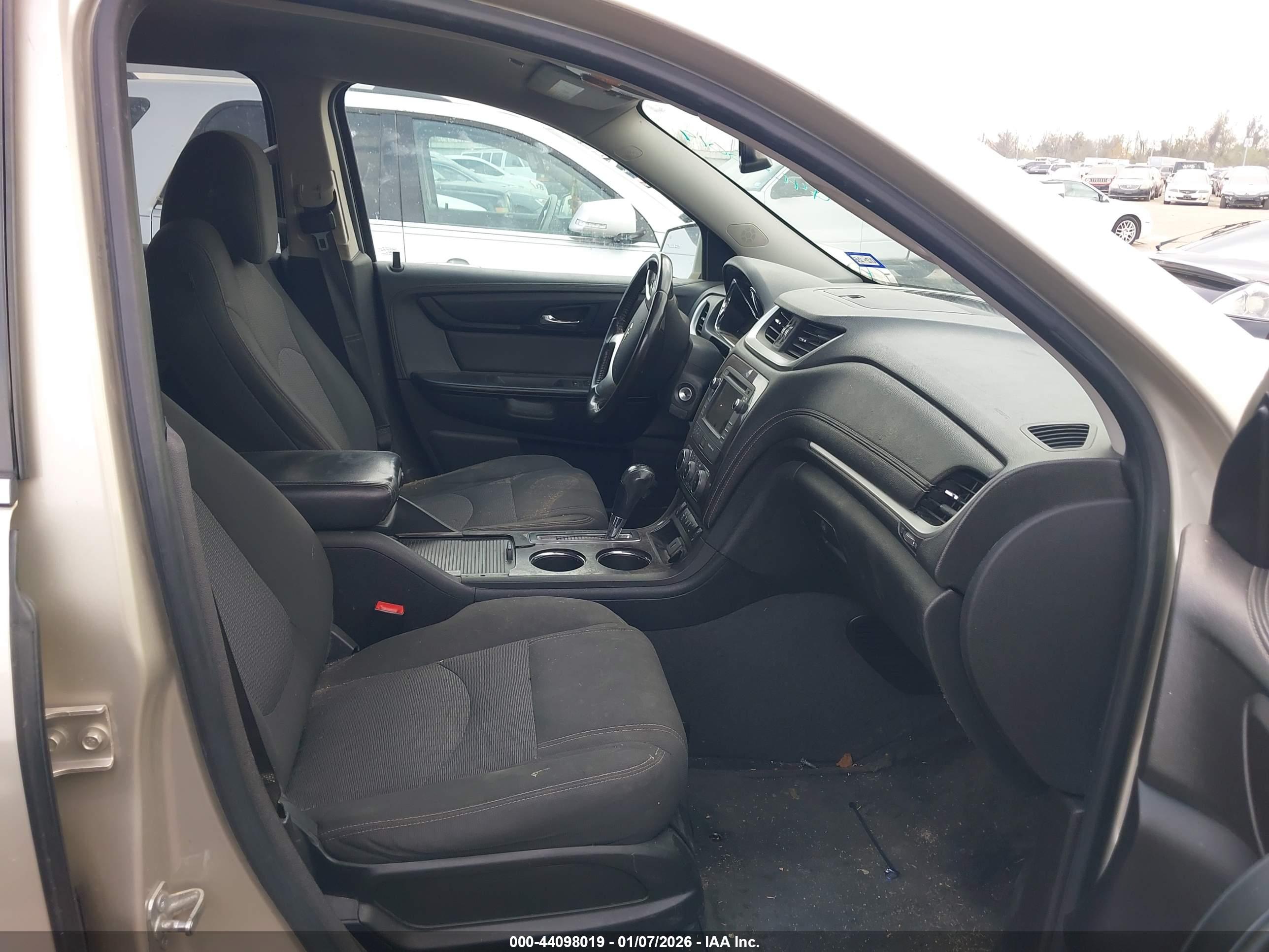 CHEVROLET TRAVERSE image 5