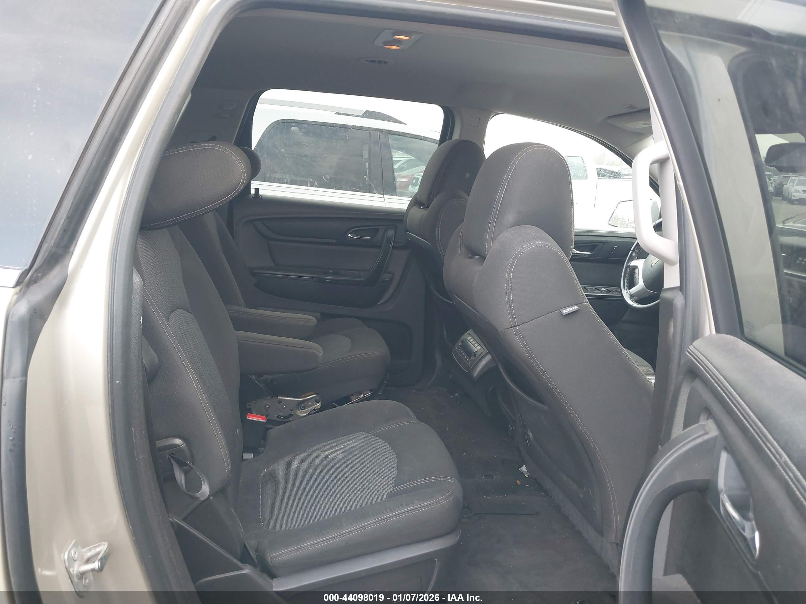 CHEVROLET TRAVERSE image 8