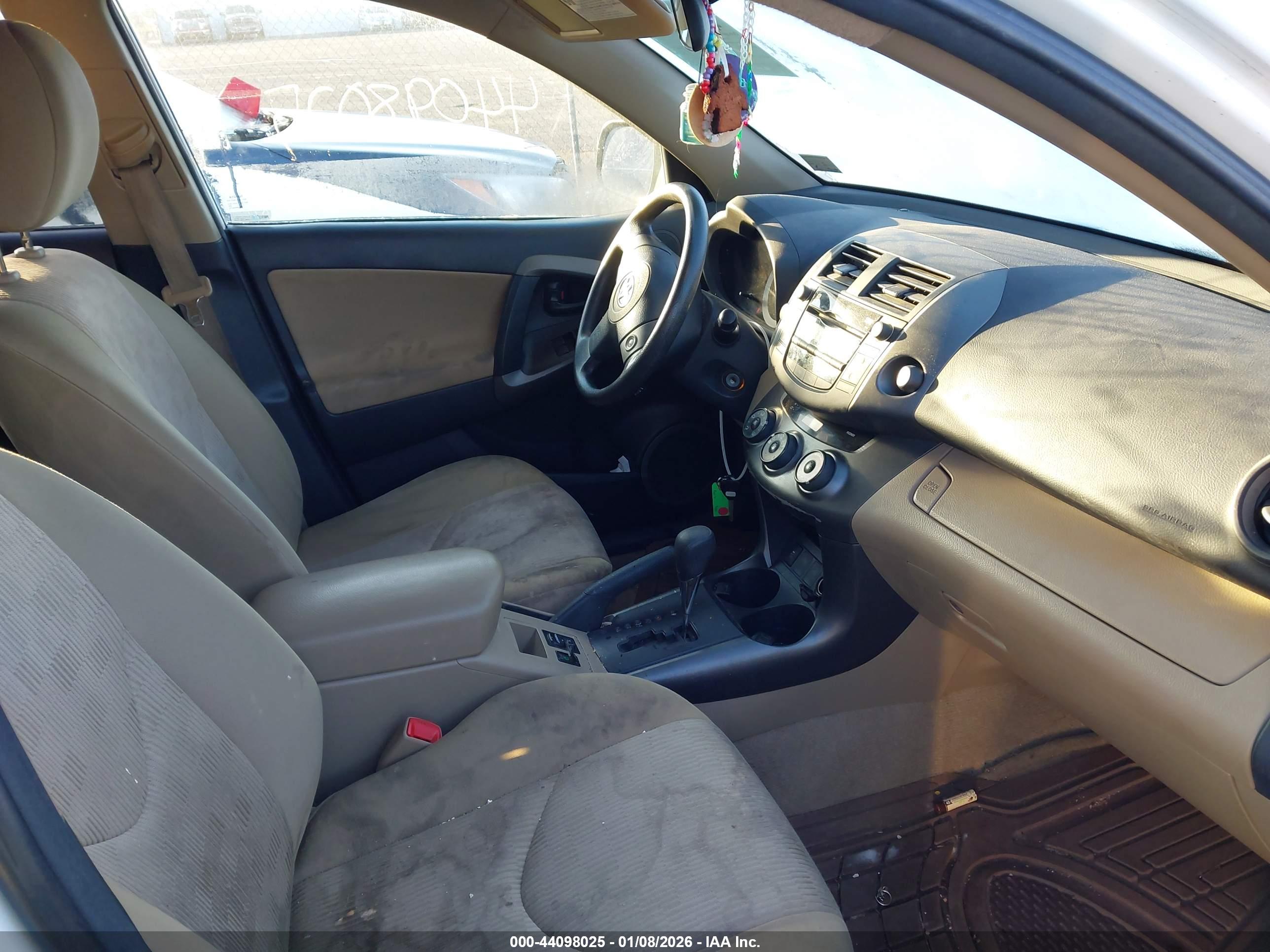 TOYOTA RAV4 image 5