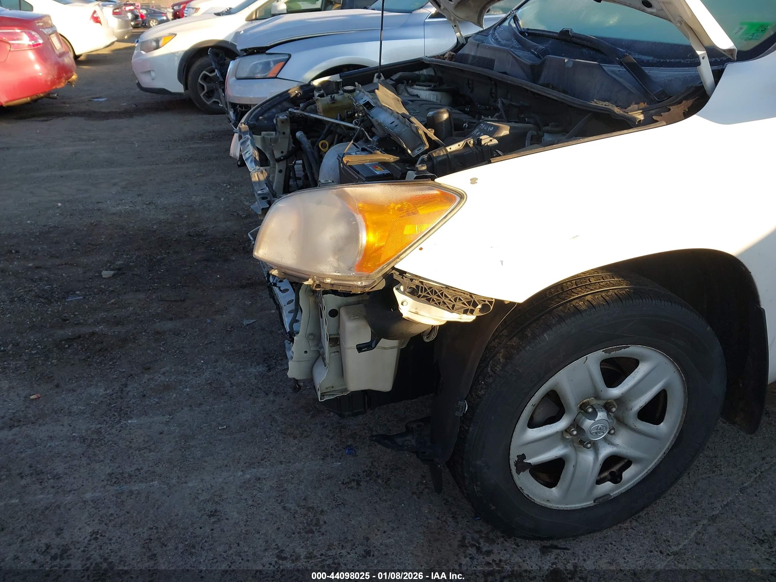 TOYOTA RAV4 image 6