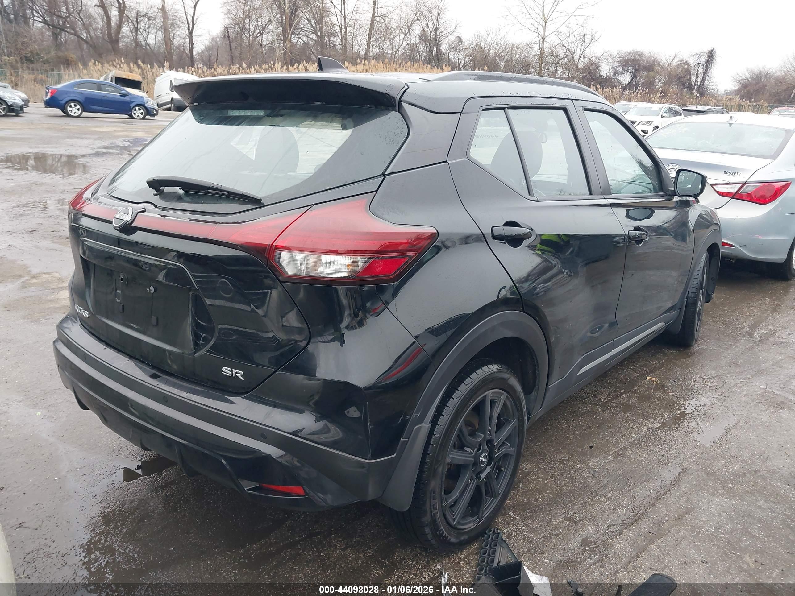 NISSAN KICKS image 4