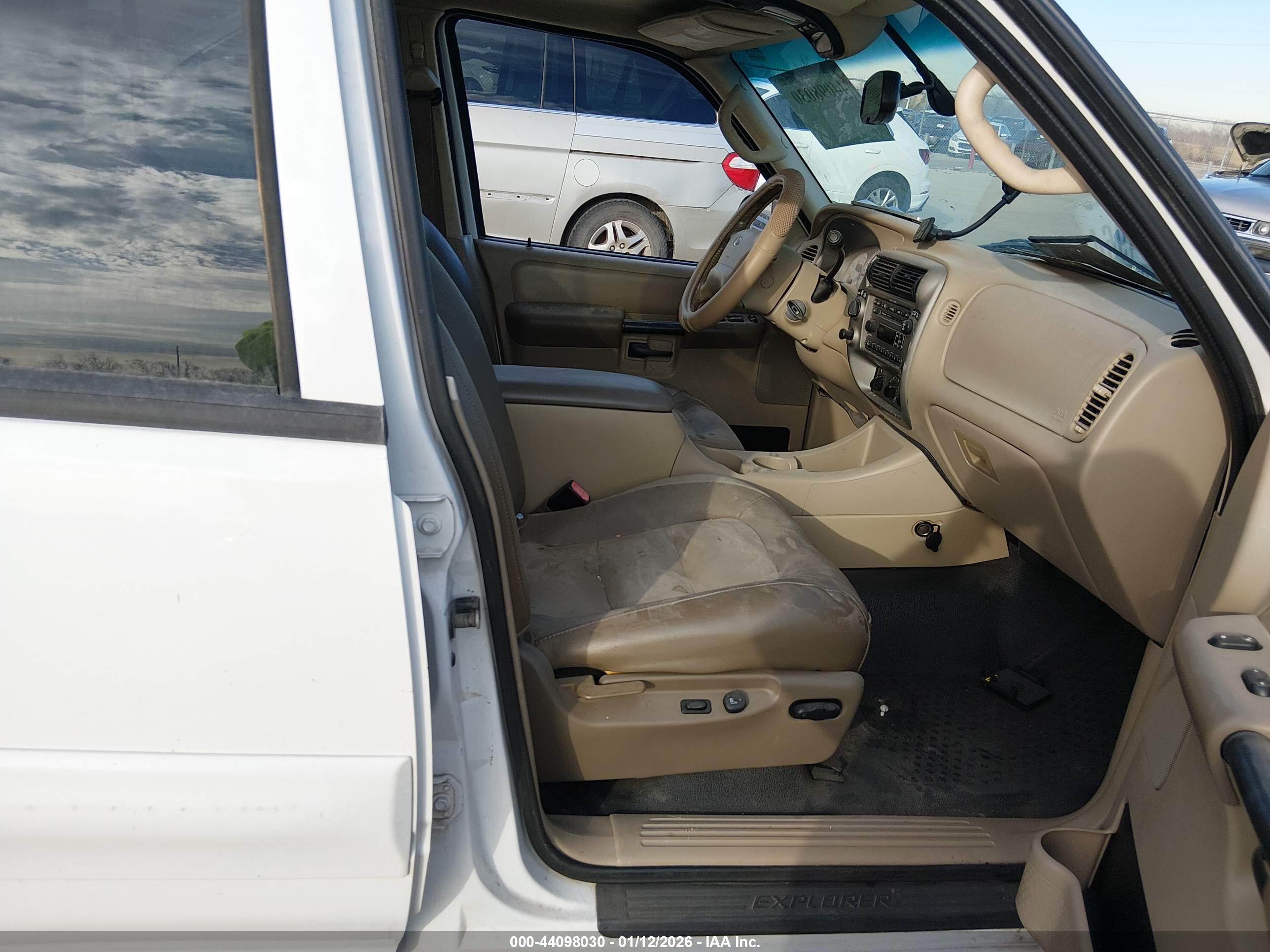 FORD EXPLORER image 5