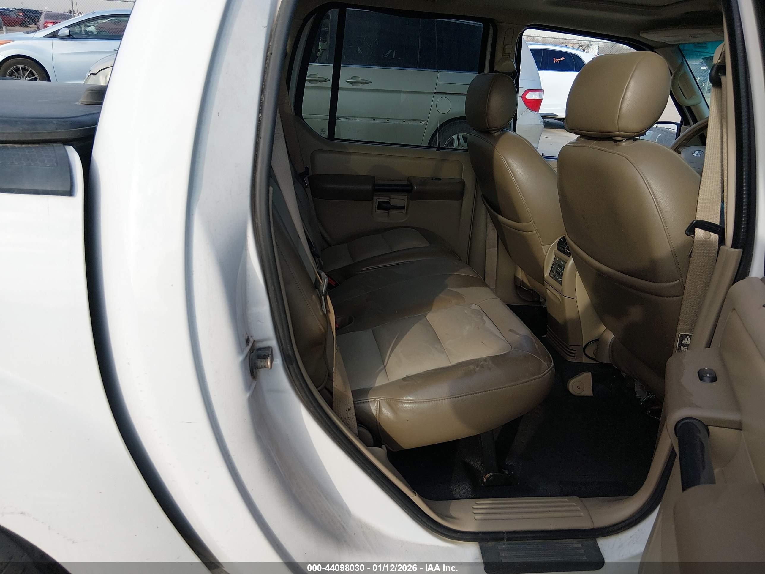 FORD EXPLORER image 8