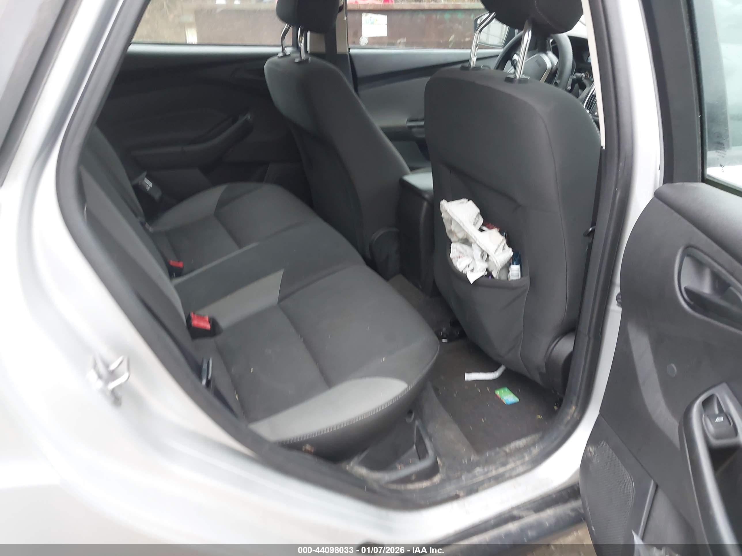 FORD FOCUS image 8