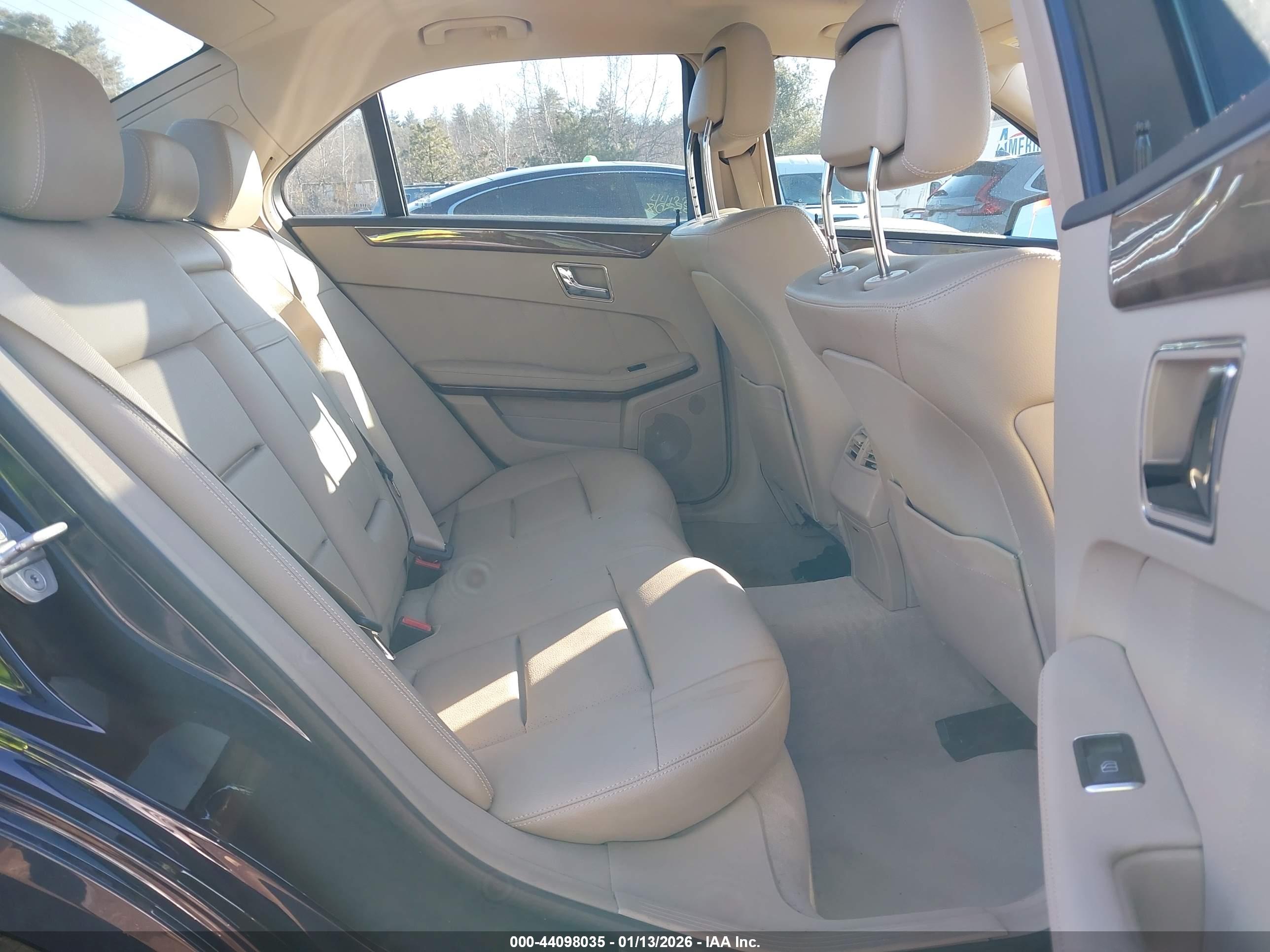 MERCEDES-BENZ E image 8
