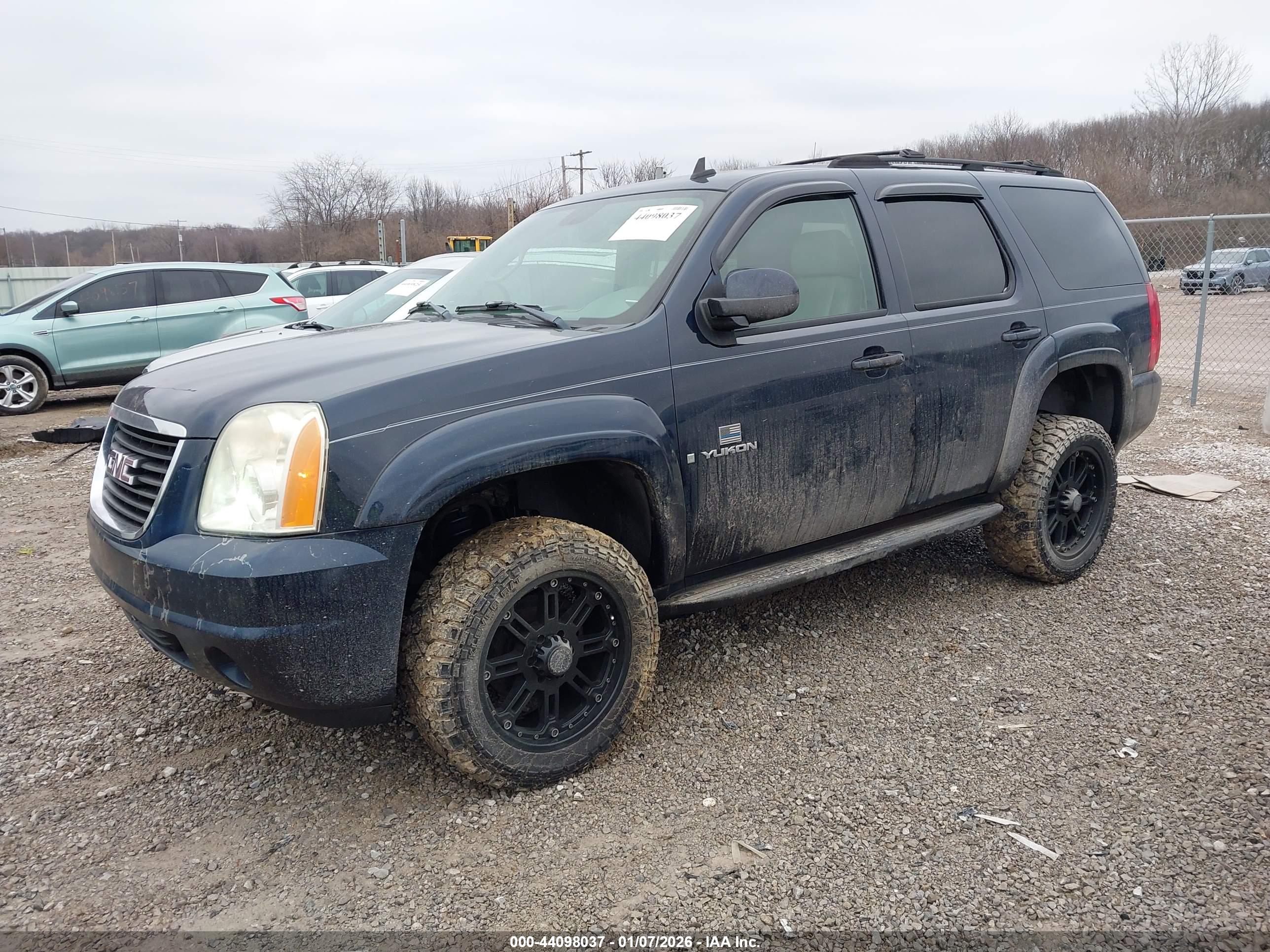 GMC YUKON image 2