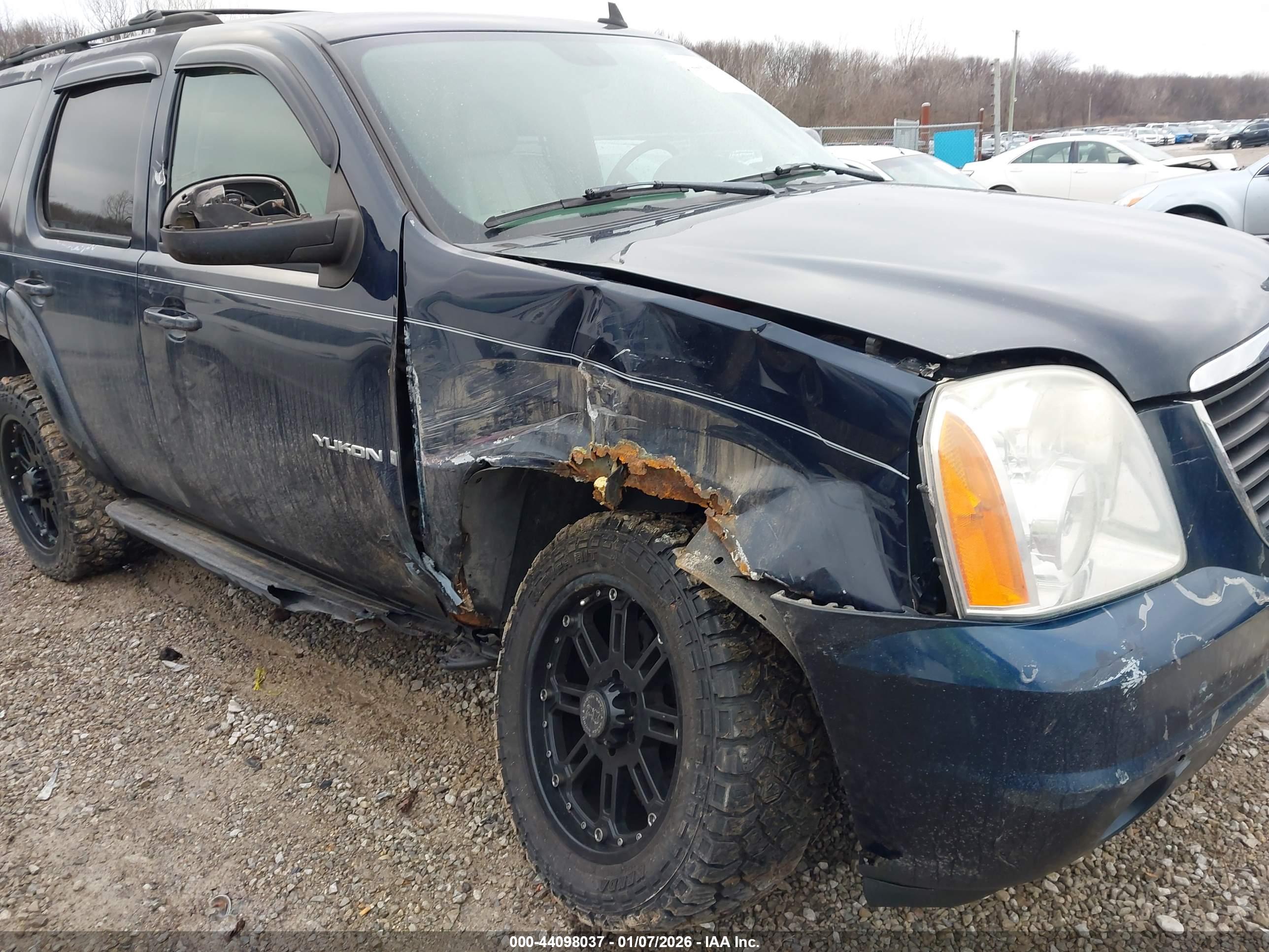 GMC YUKON image 6