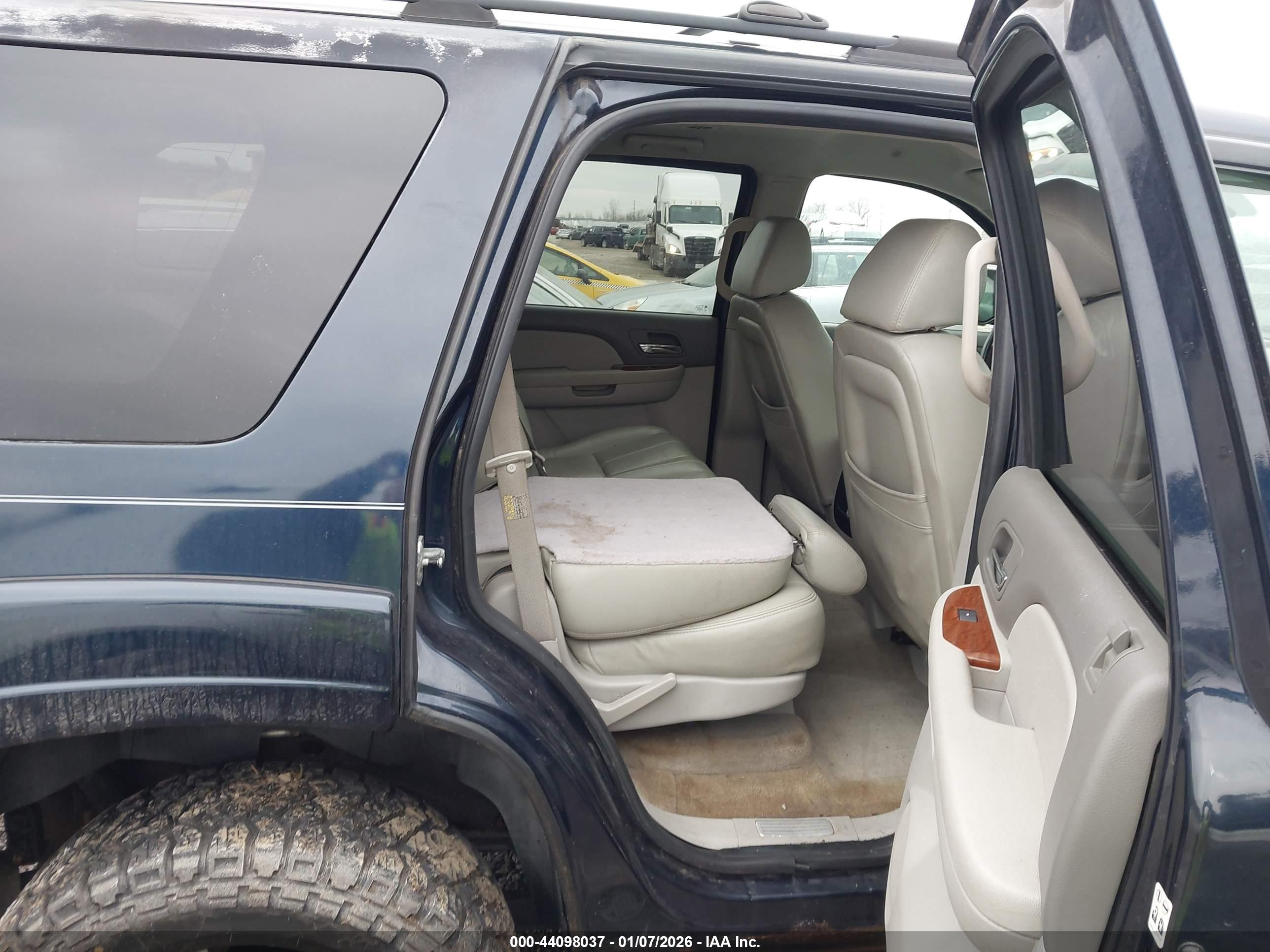 GMC YUKON image 8