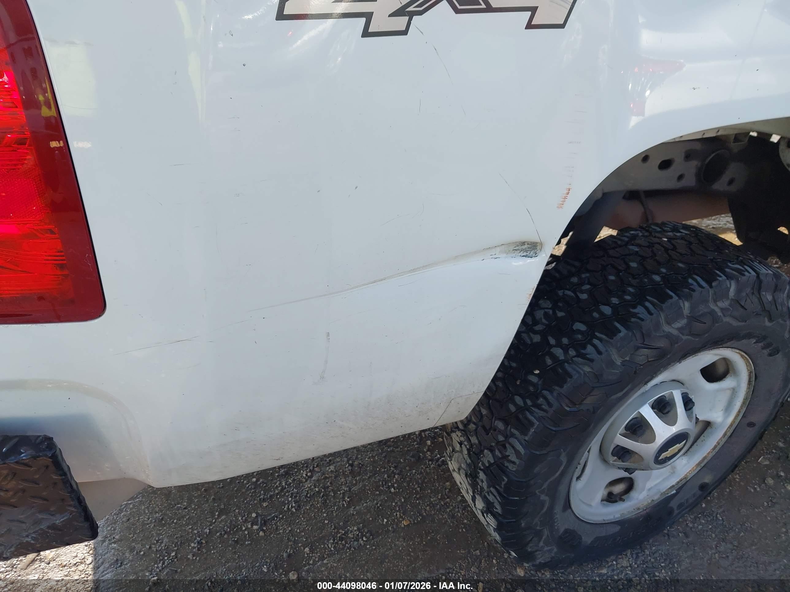 CHEVROLET SILVERADO image 6