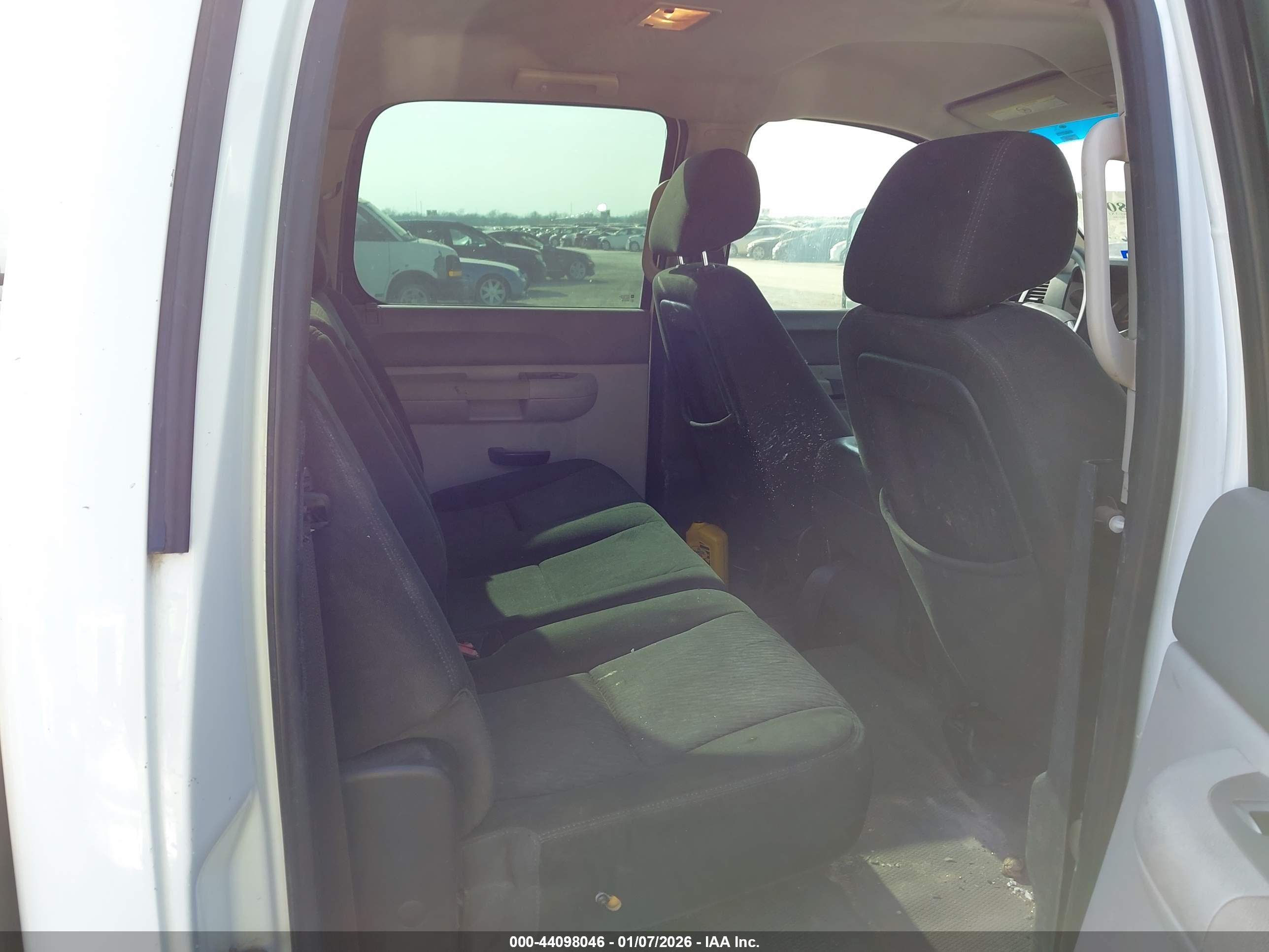 CHEVROLET SILVERADO image 8