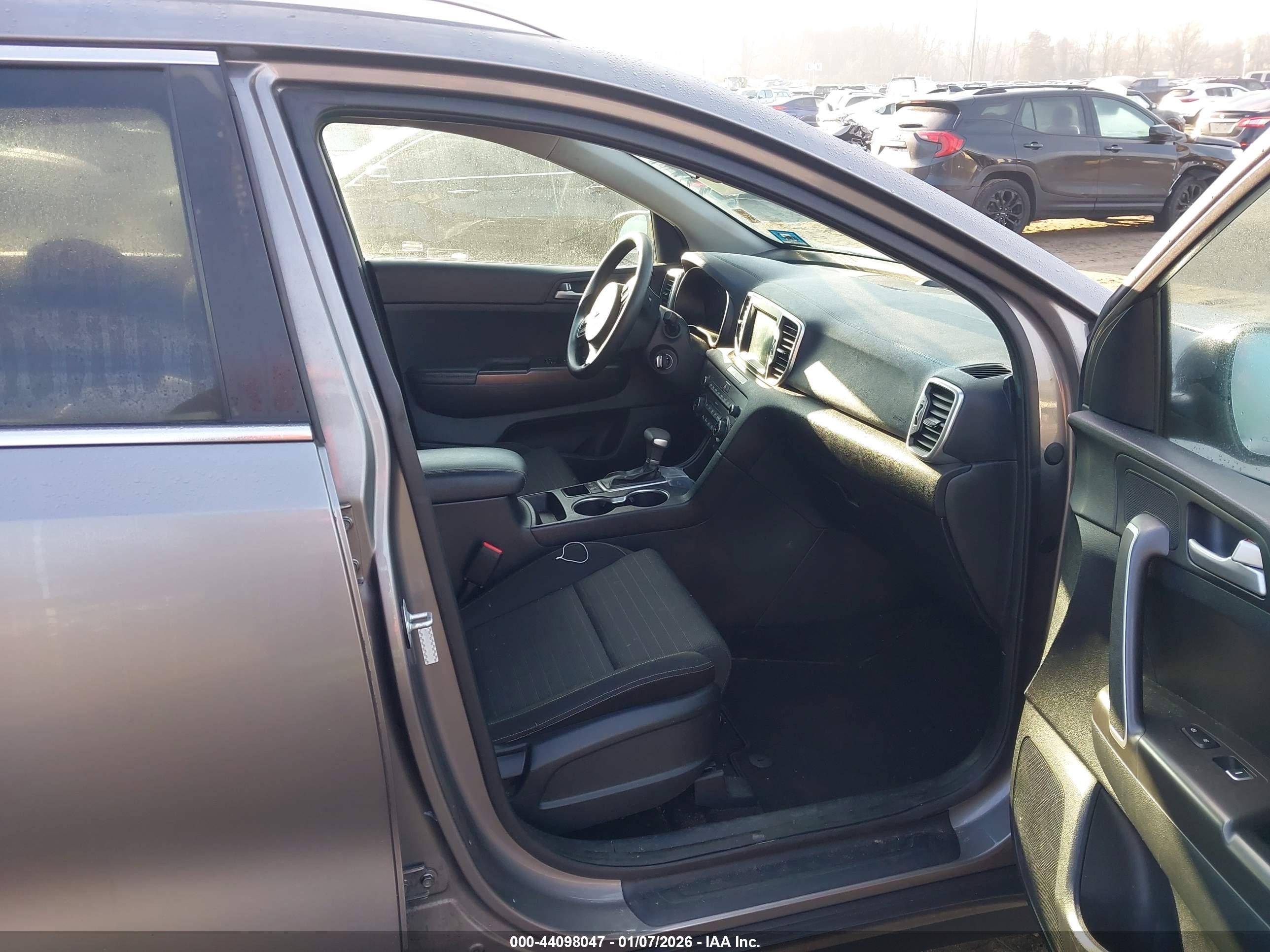 KIA SPORTAGE image 5