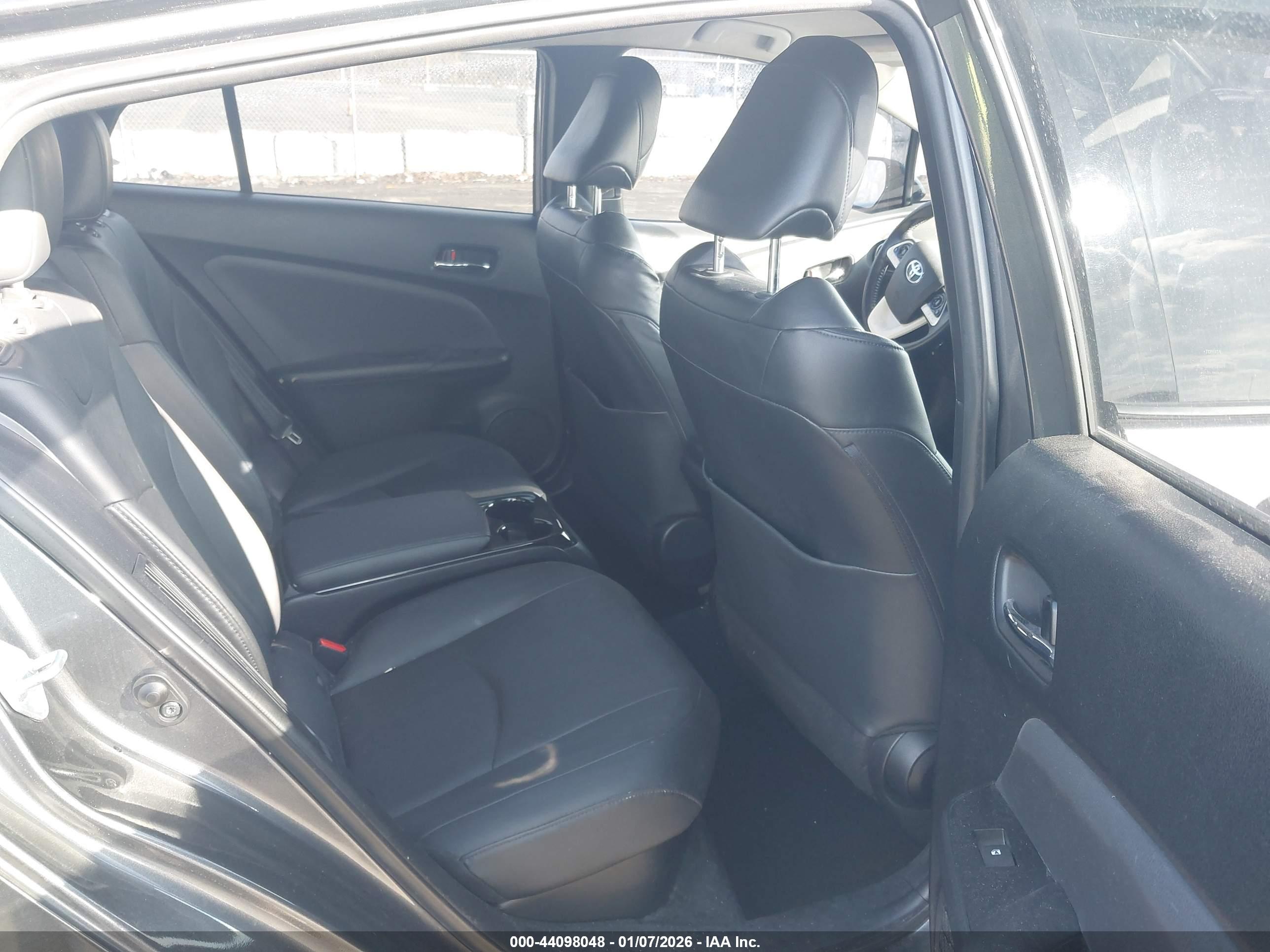 TOYOTA PRIUS image 8