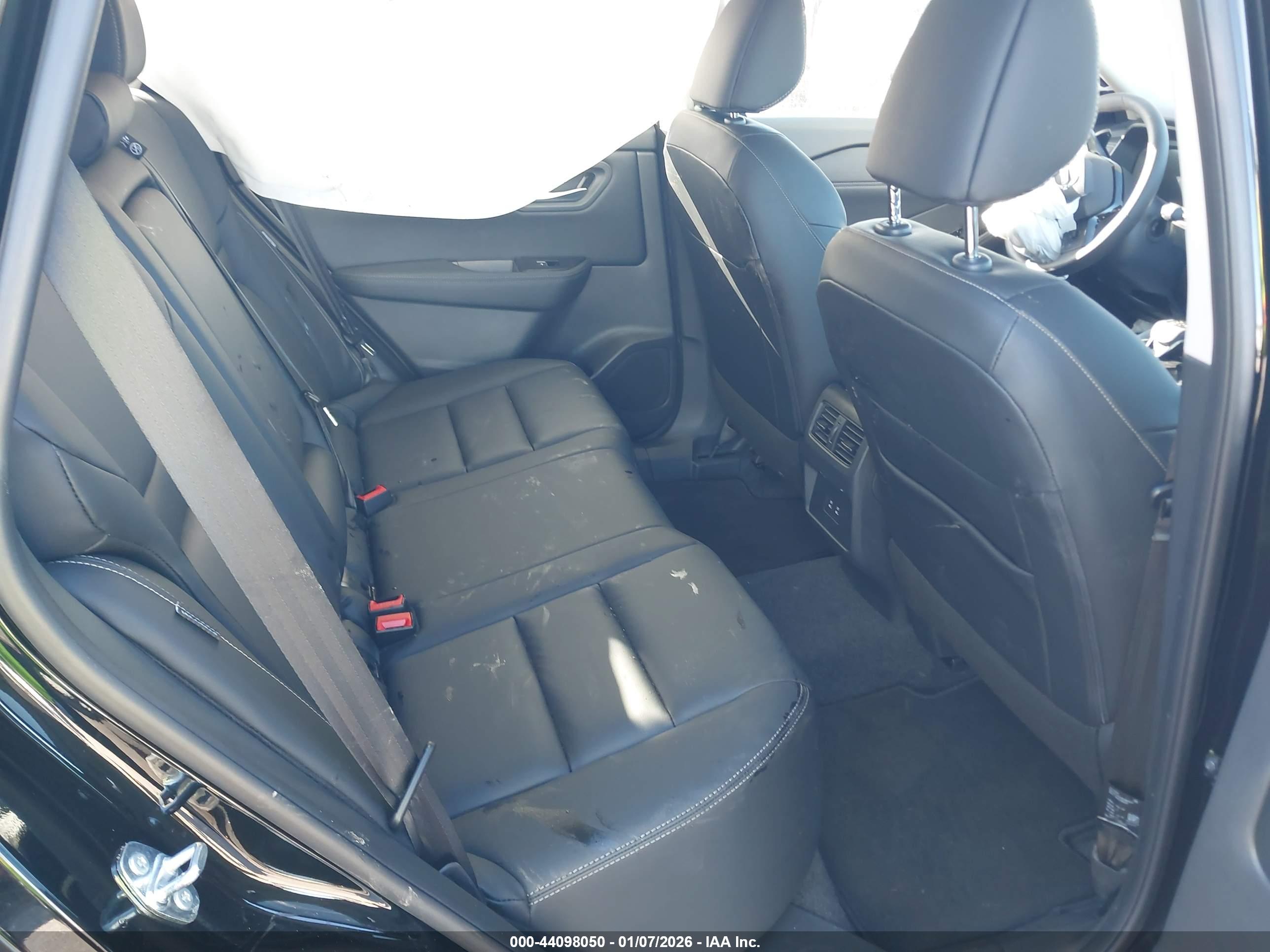 NISSAN ROGUE image 8