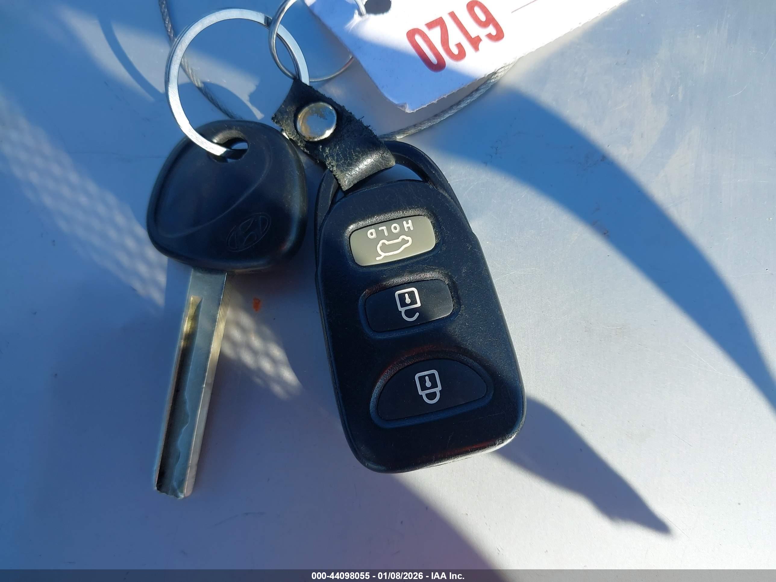 HYUNDAI VELOSTER image 11