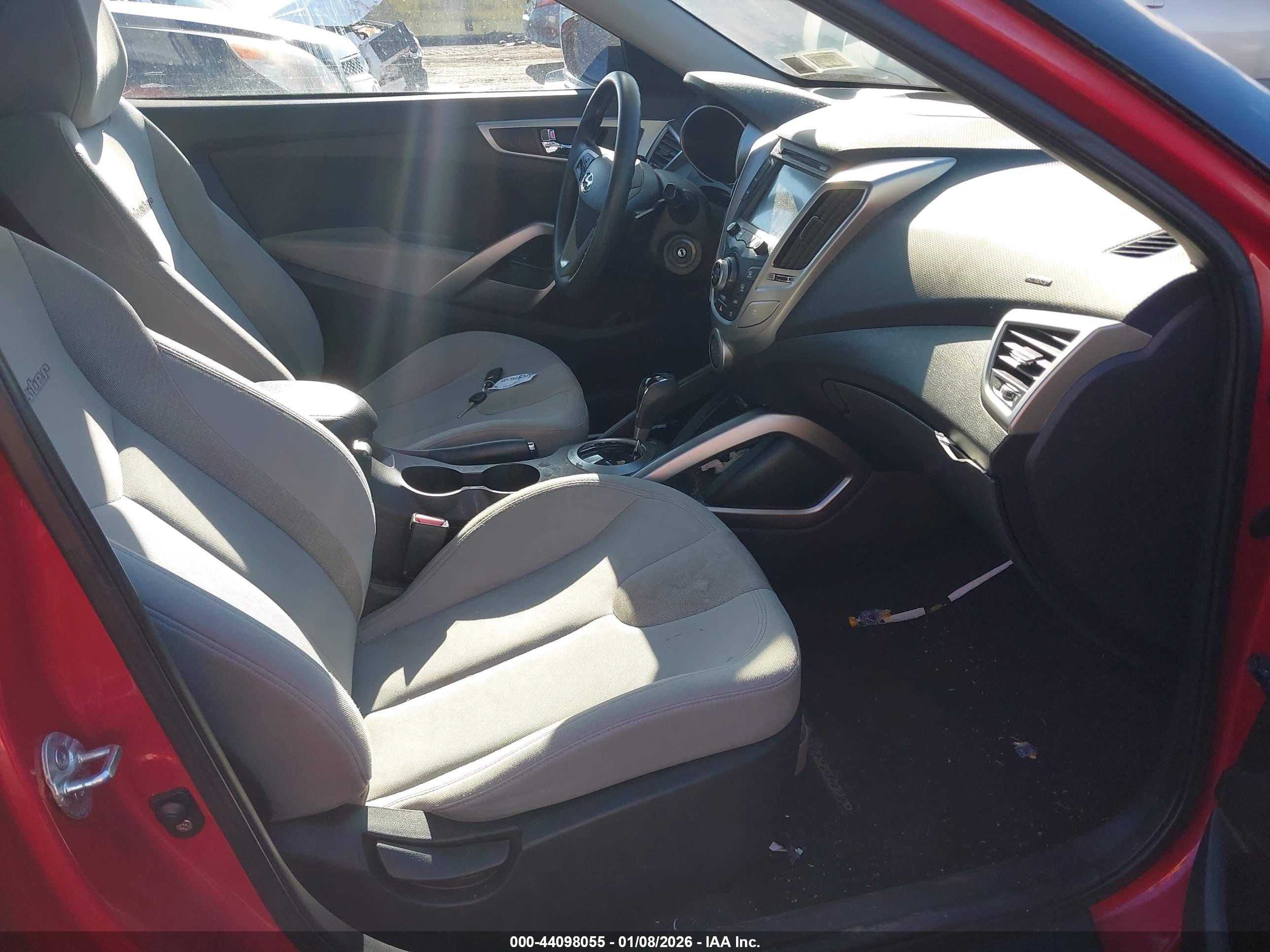 HYUNDAI VELOSTER image 5