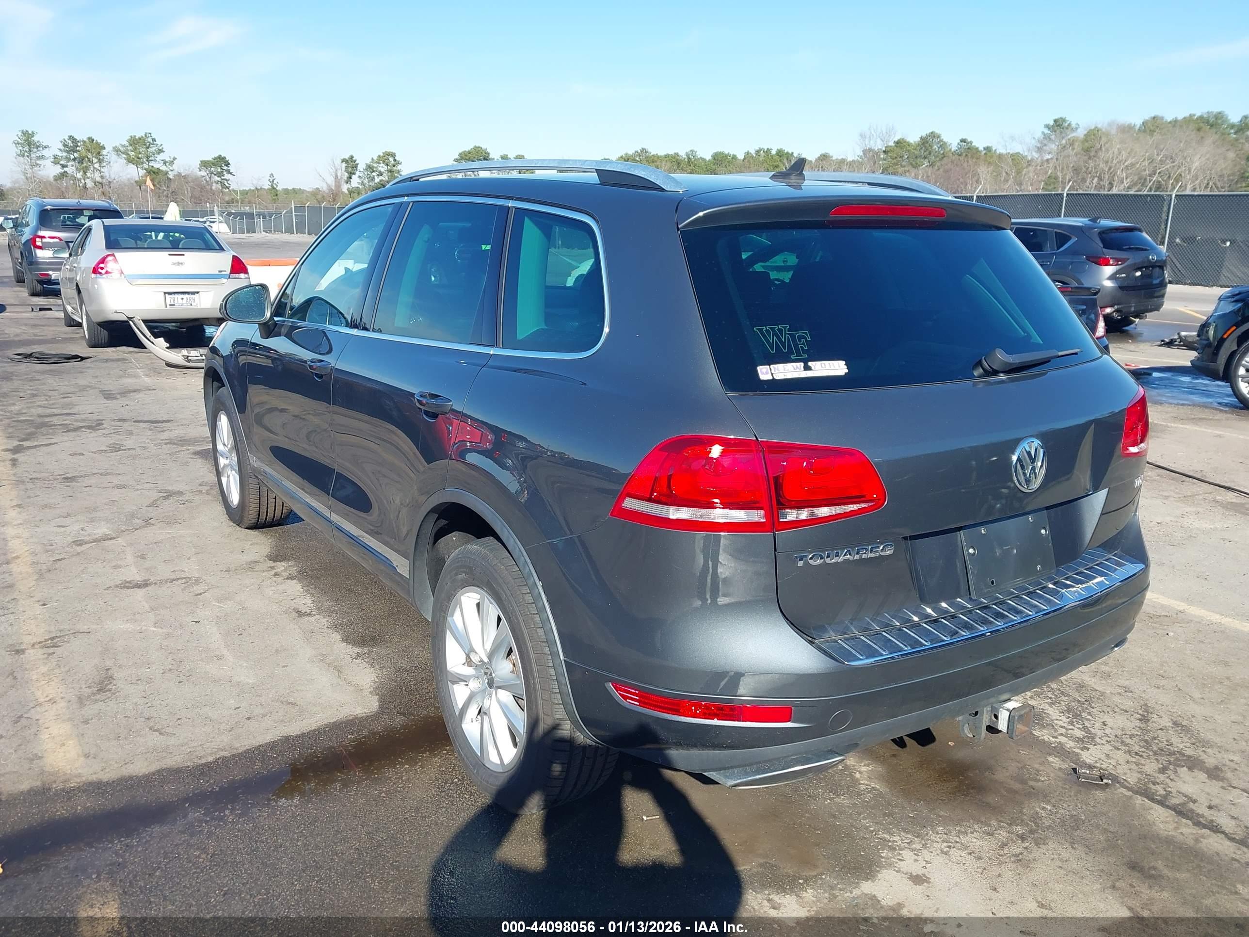 VOLKSWAGEN TOUAREG image 3