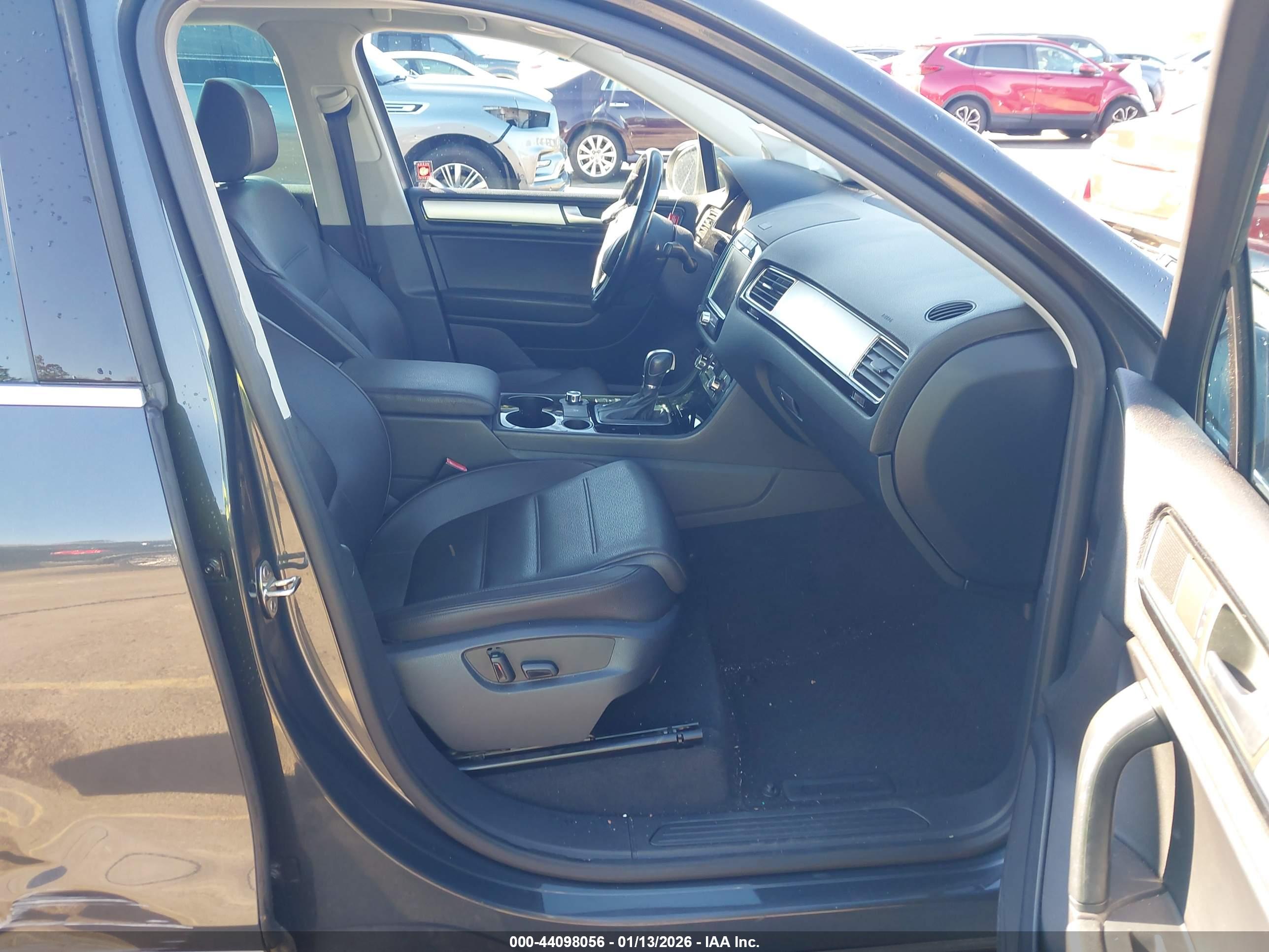 VOLKSWAGEN TOUAREG image 5