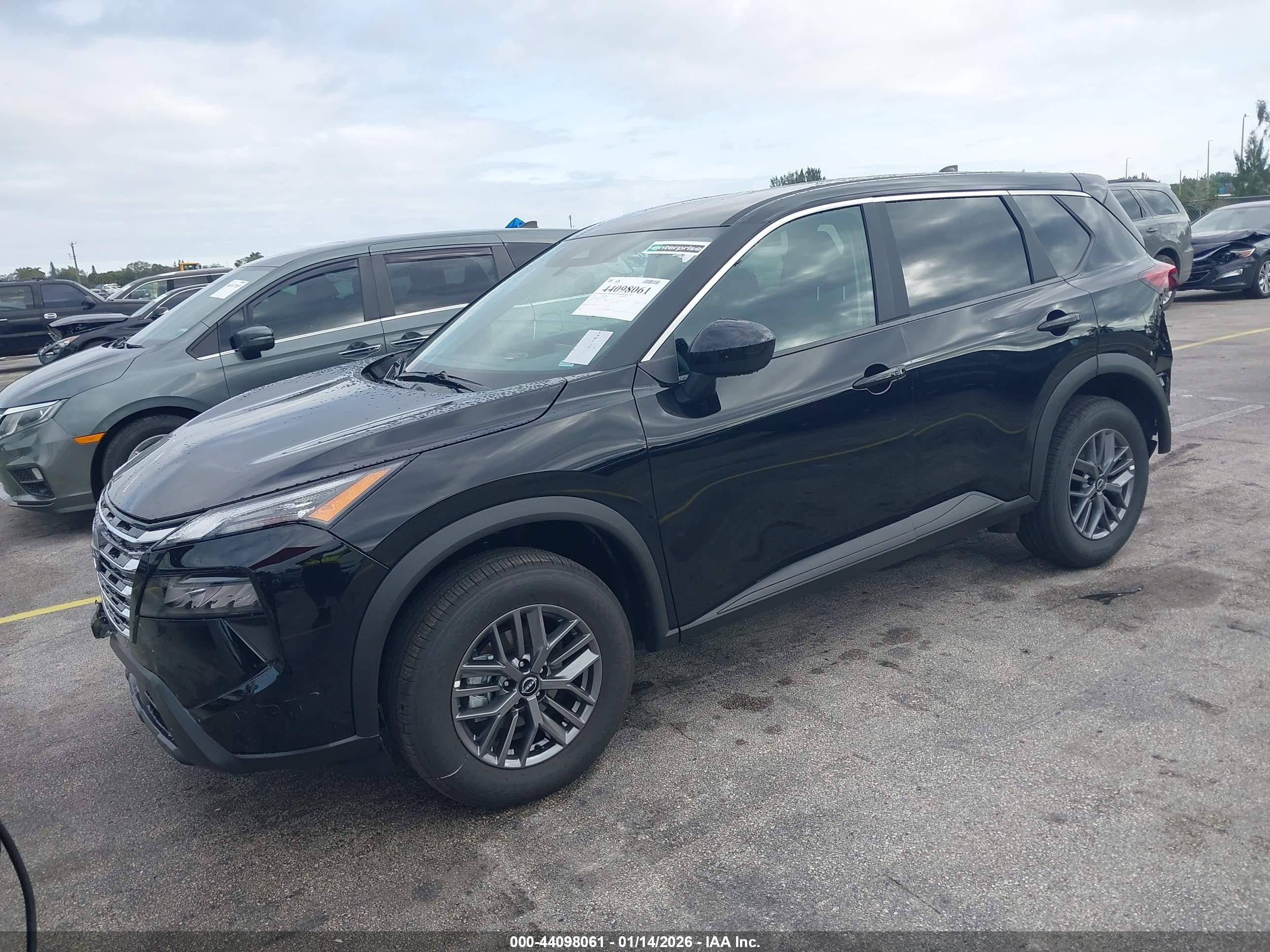NISSAN ROGUE image 2