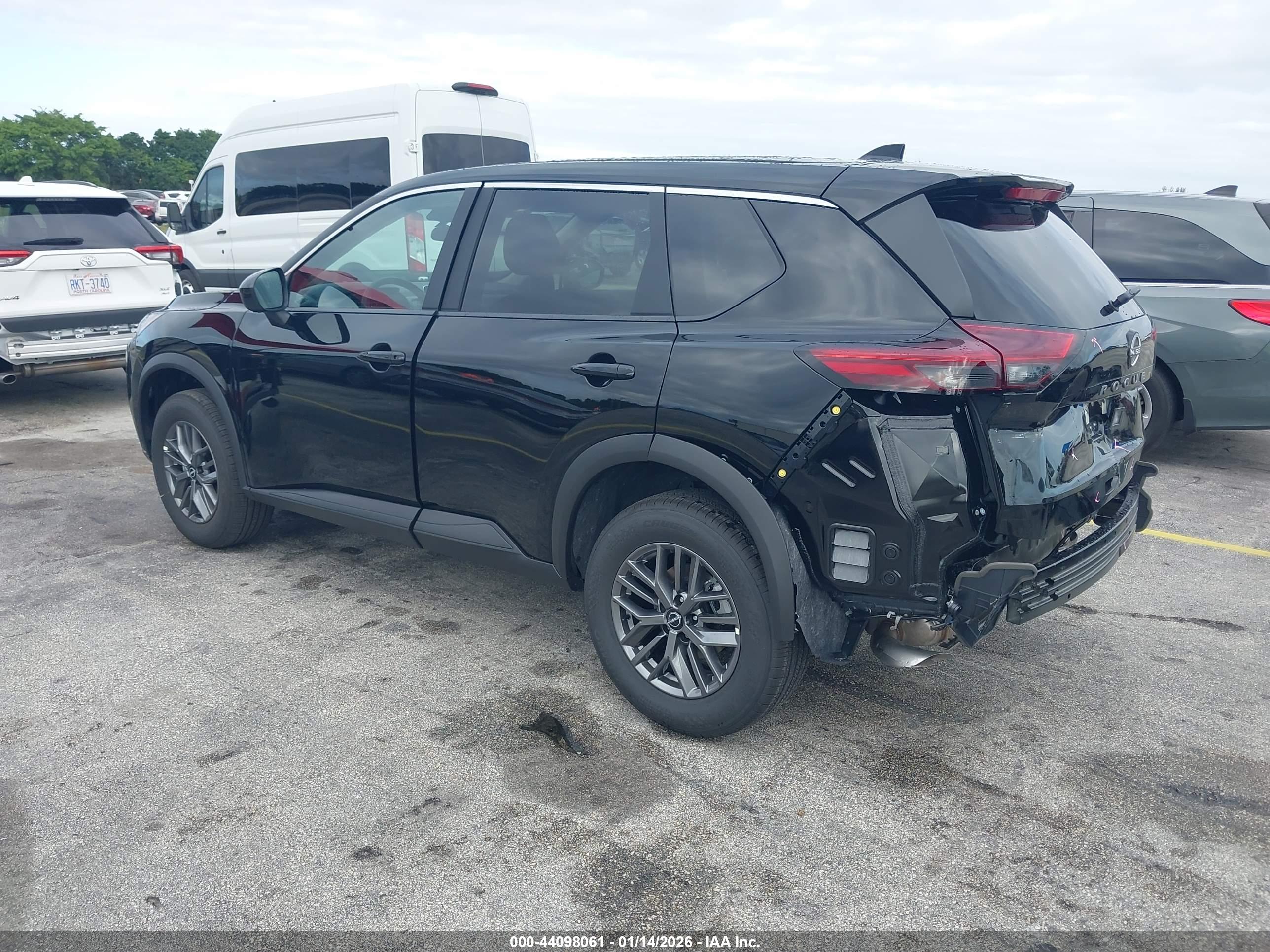 NISSAN ROGUE image 3