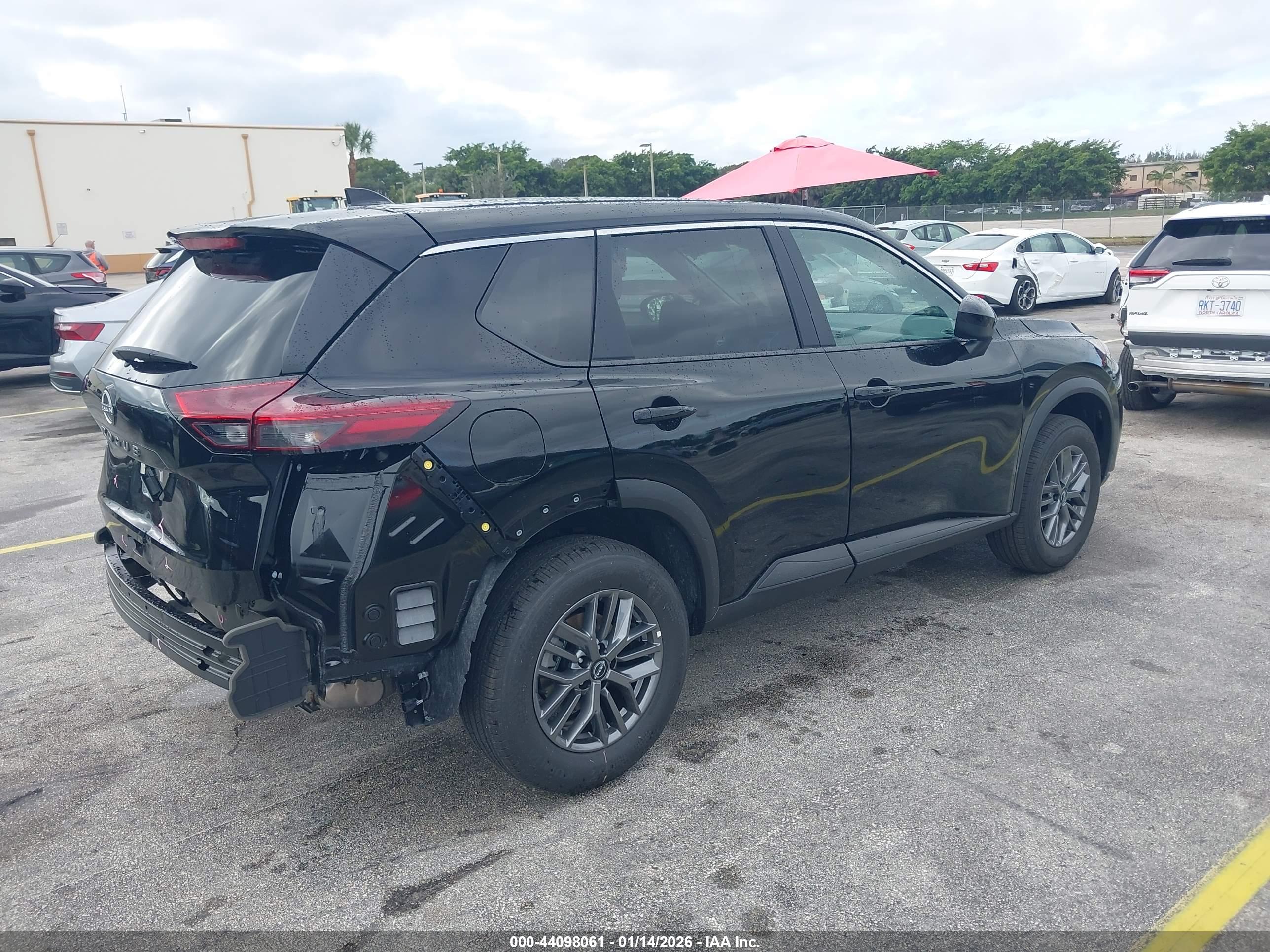 NISSAN ROGUE image 4