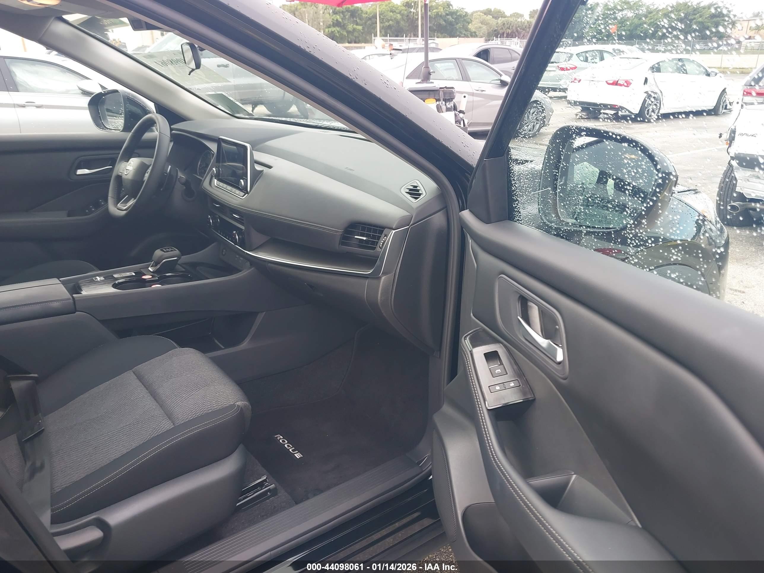 NISSAN ROGUE image 5