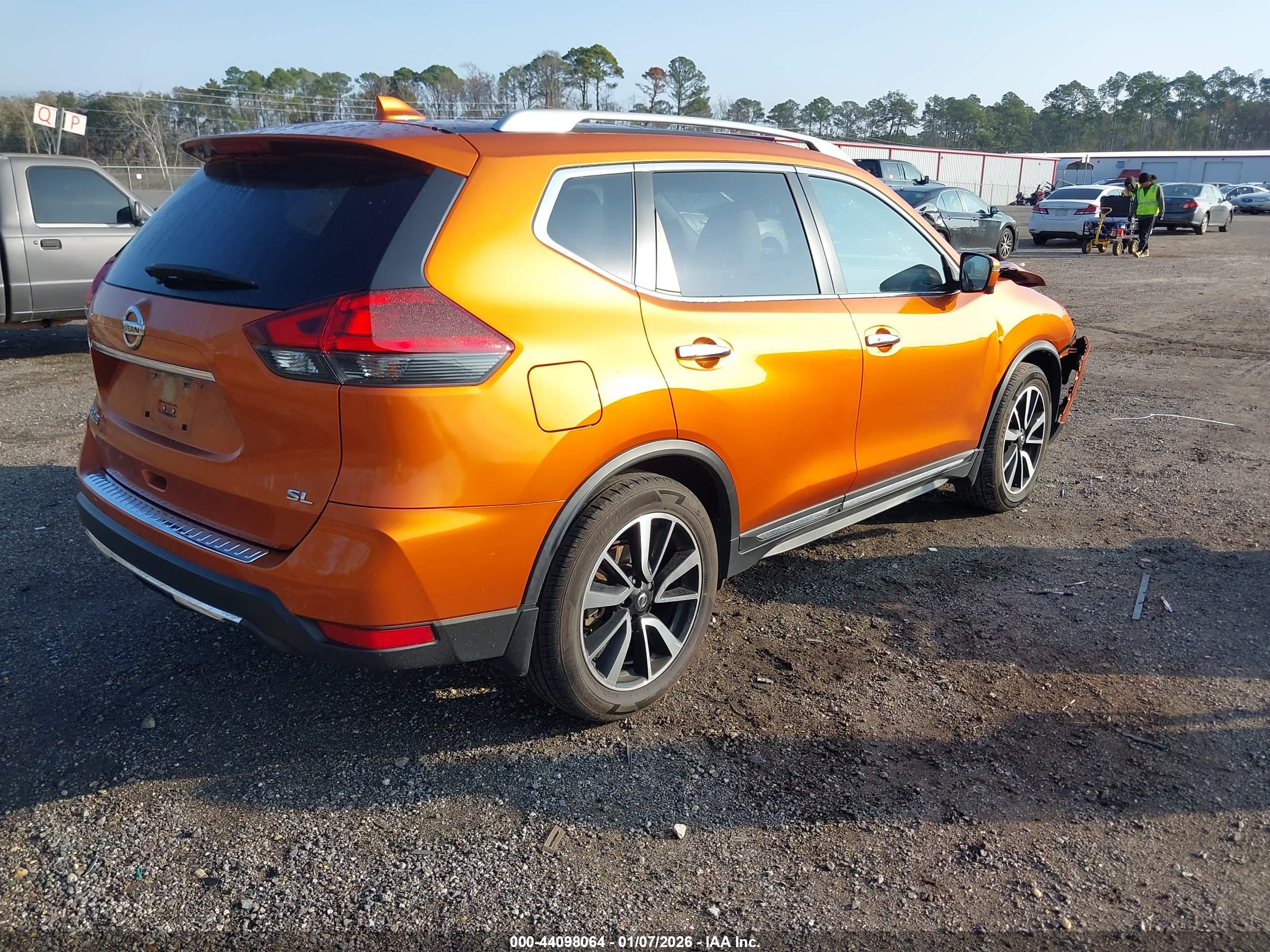 NISSAN ROGUE image 4