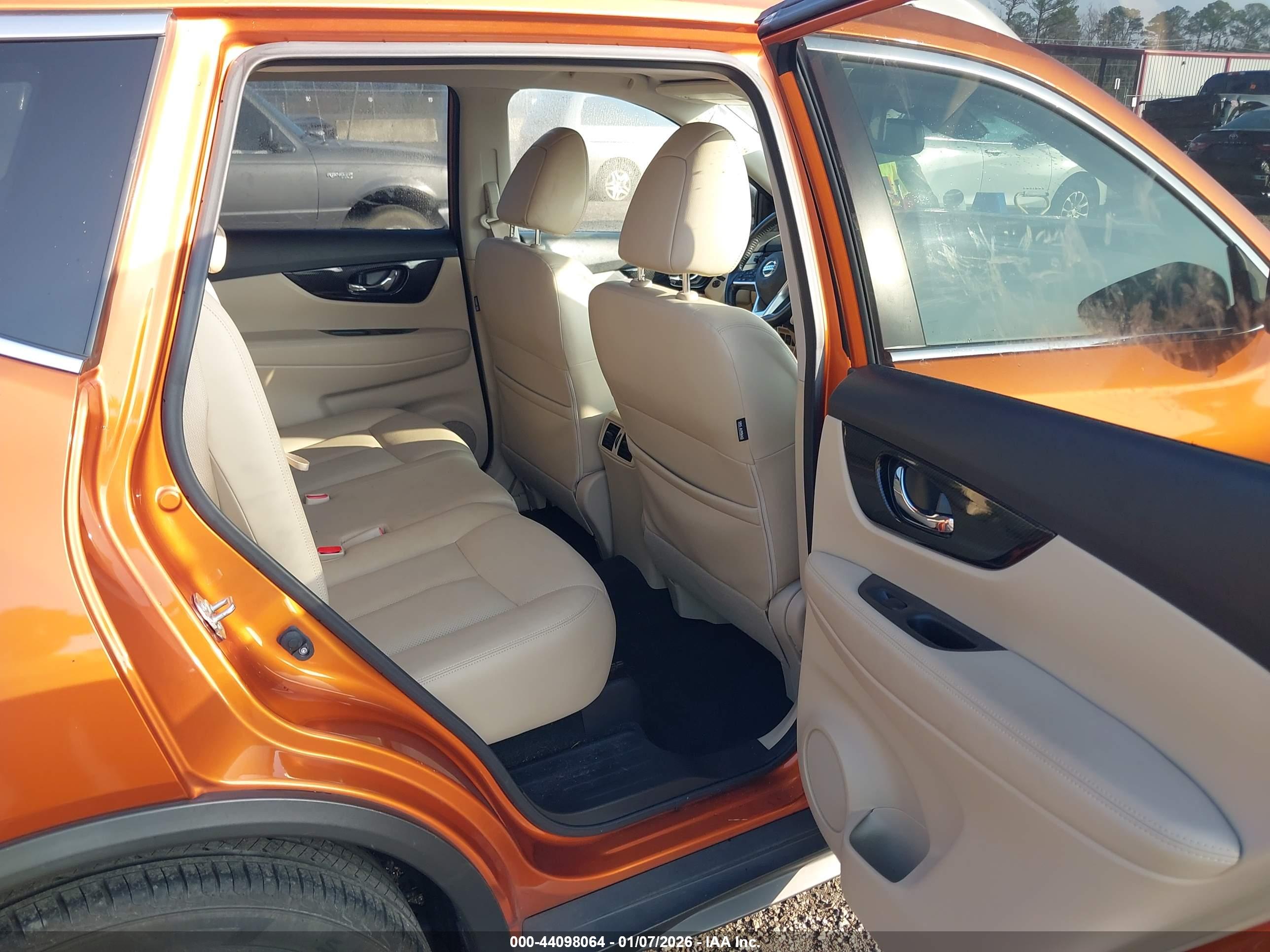 NISSAN ROGUE image 8