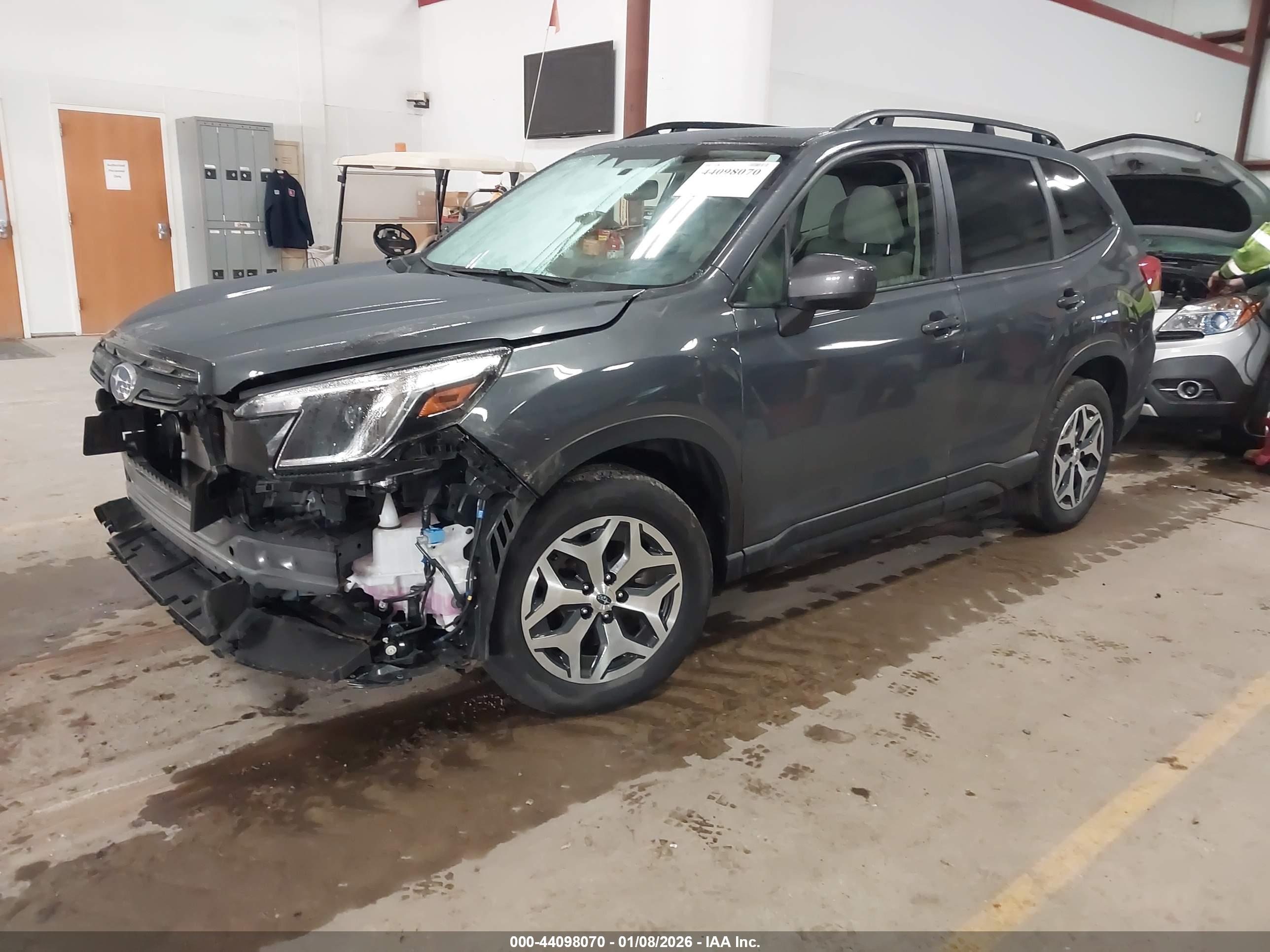 SUBARU FORESTER image 2