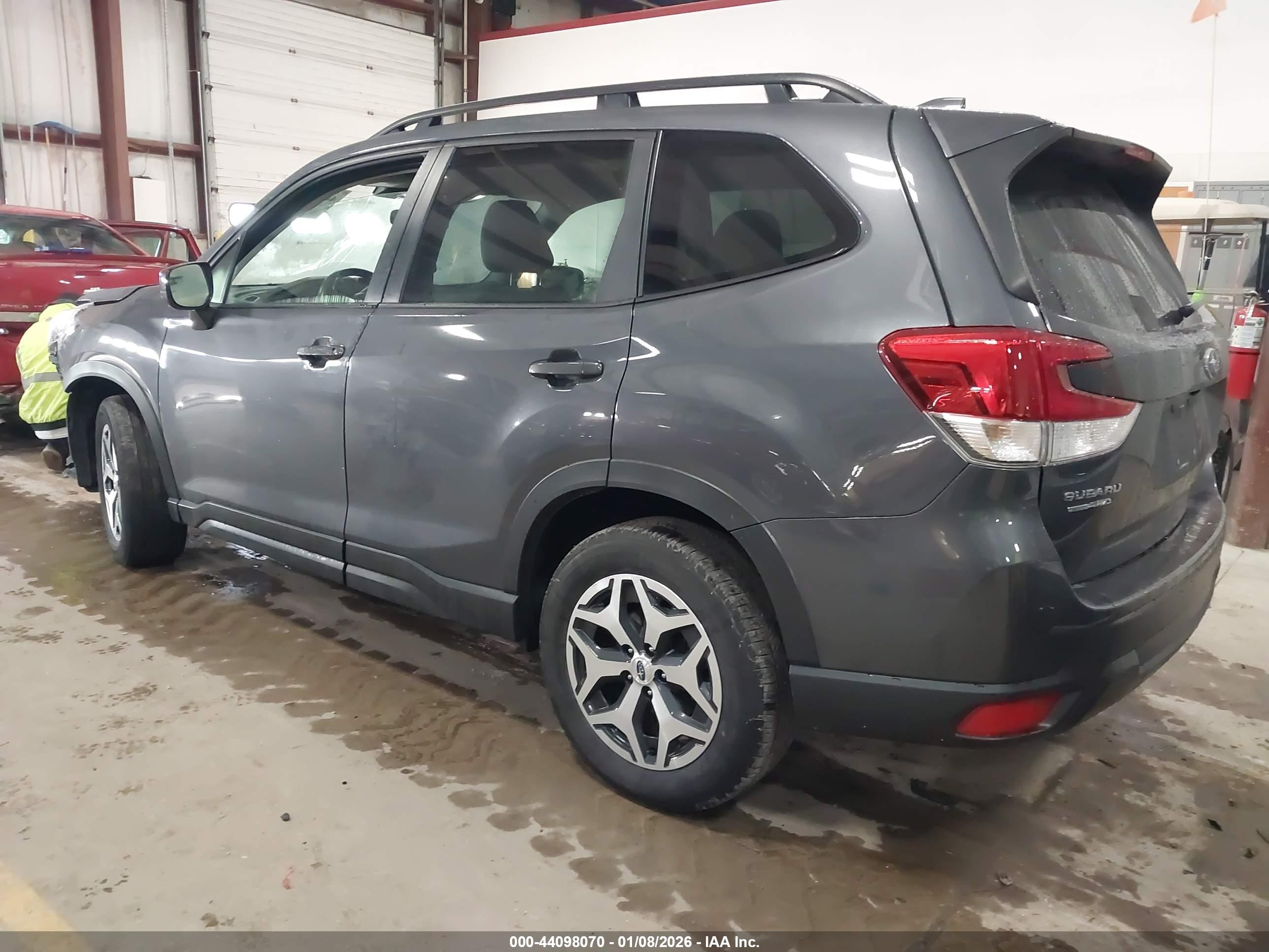 SUBARU FORESTER image 3