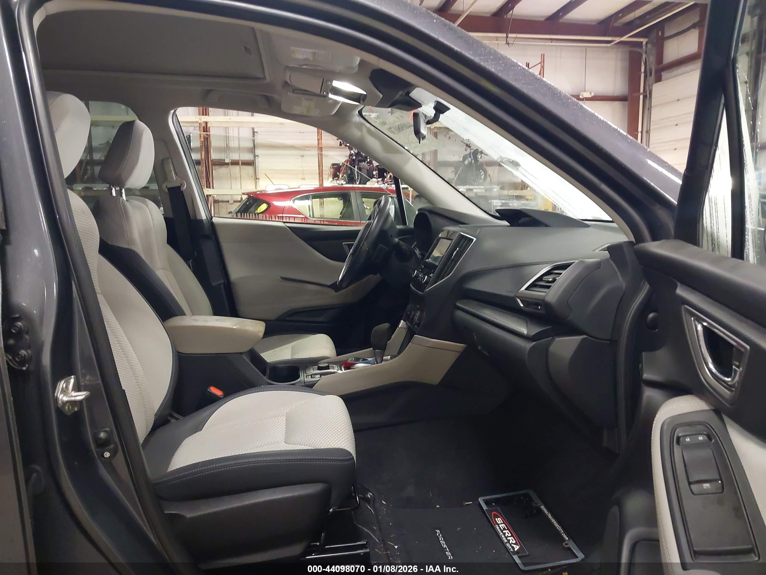 SUBARU FORESTER image 5