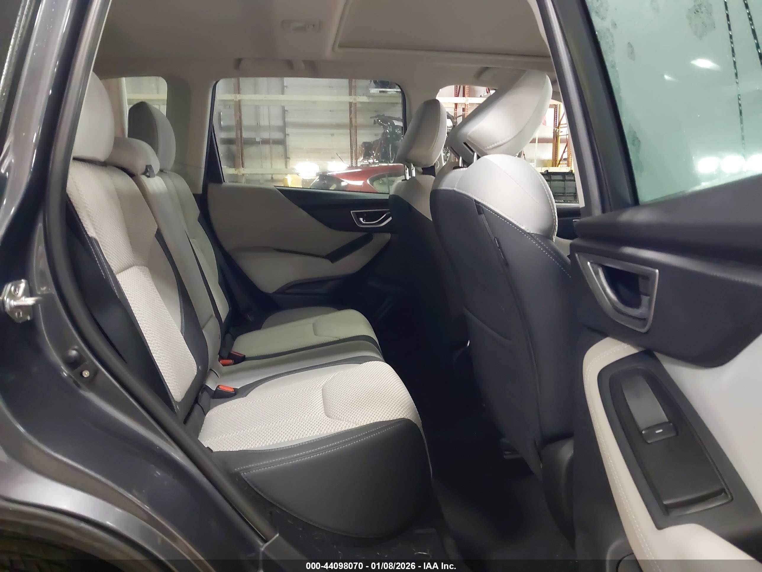 SUBARU FORESTER image 8