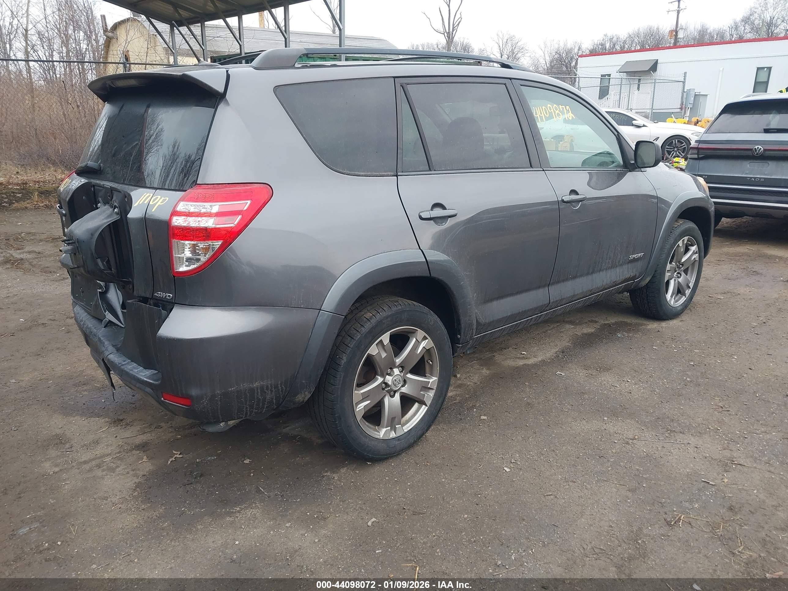 TOYOTA RAV4 image 4