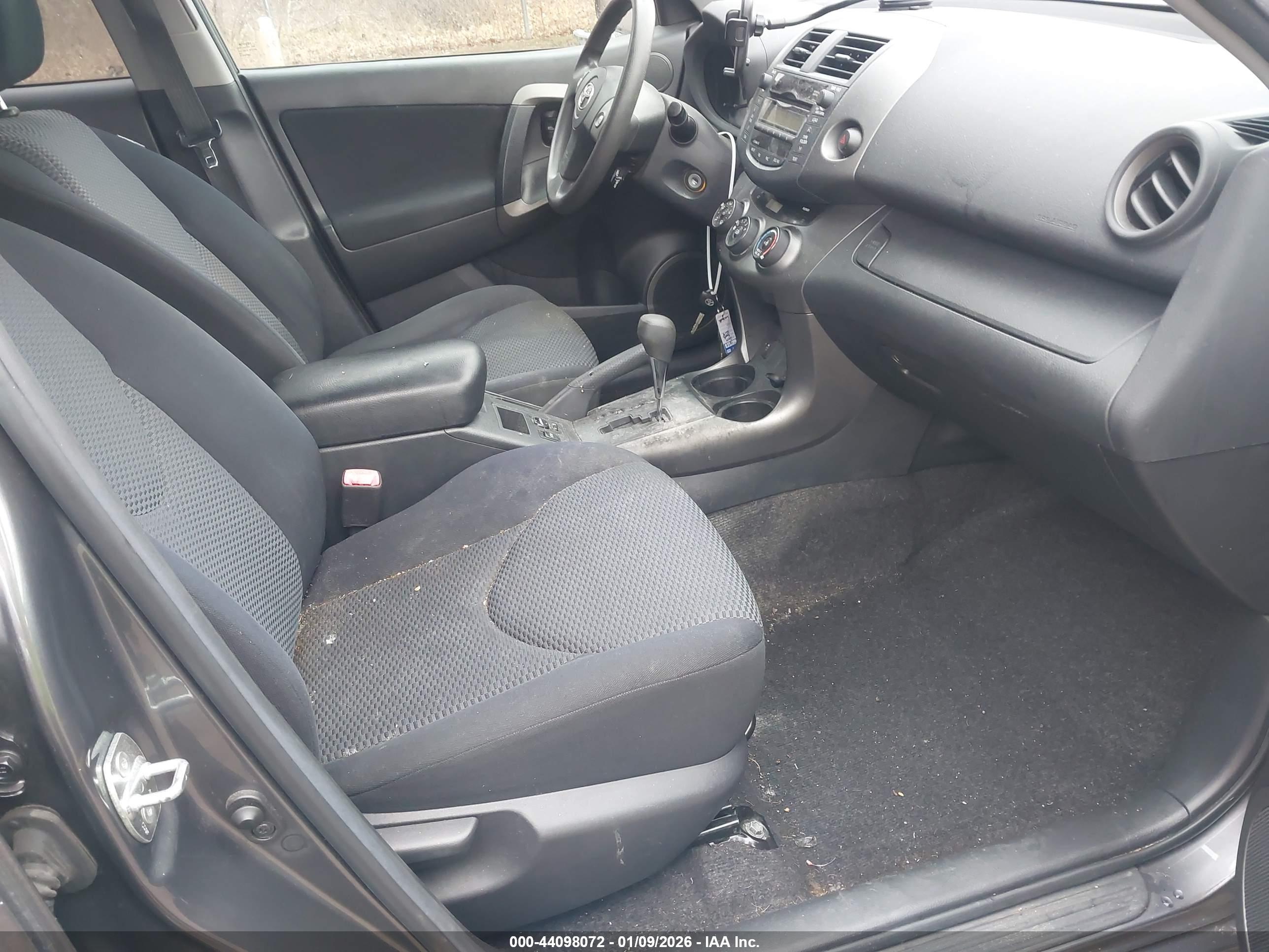 TOYOTA RAV4 image 5