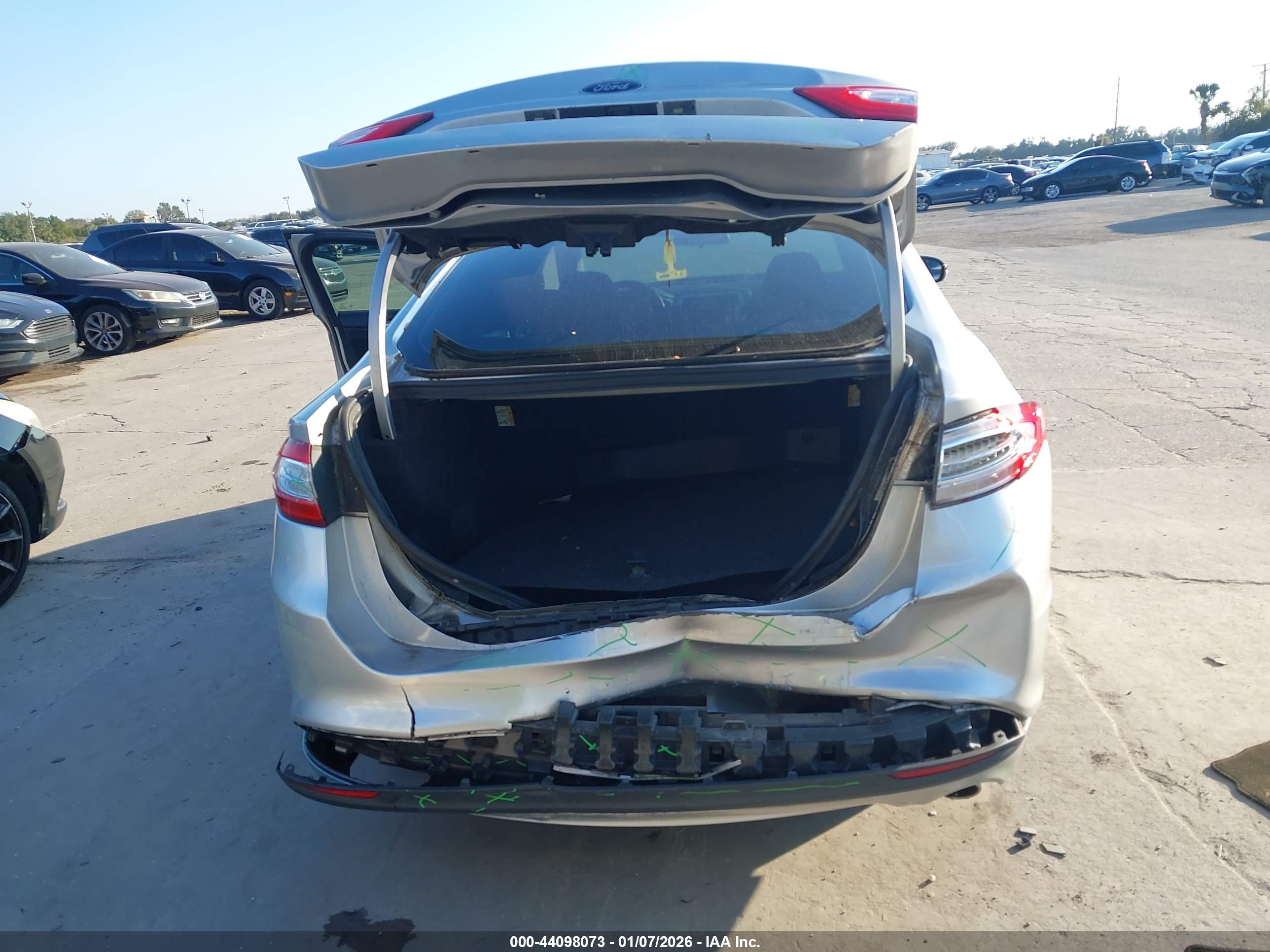 FORD FUSION image 6
