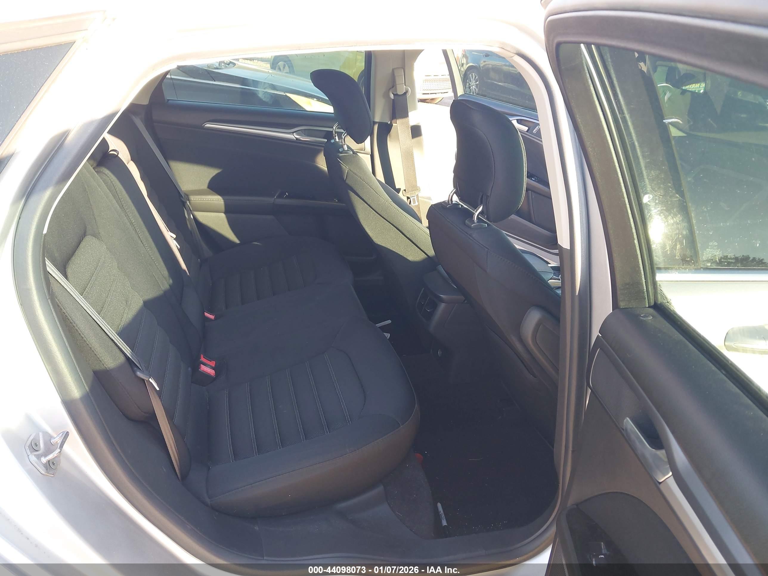FORD FUSION image 8