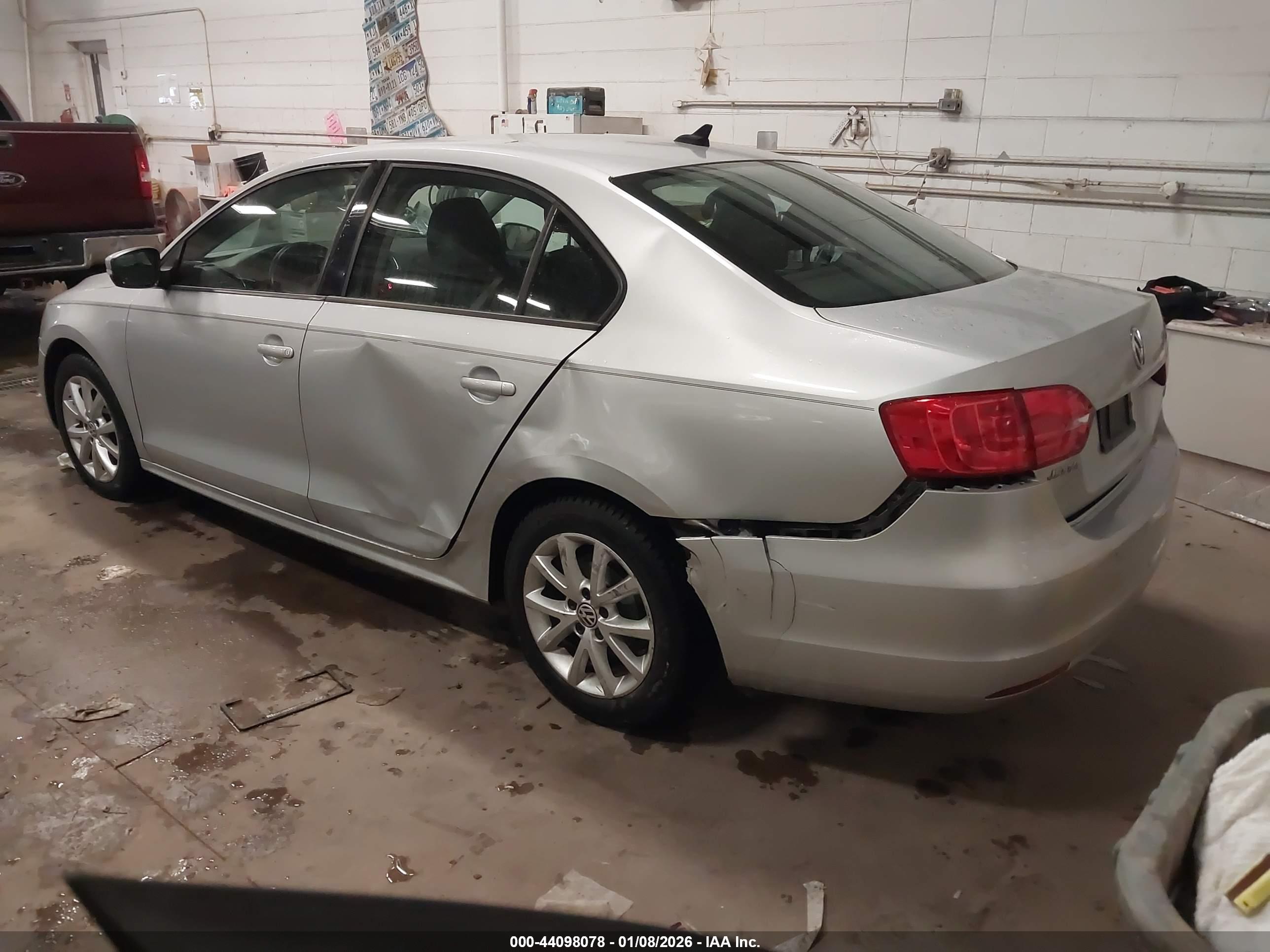 VOLKSWAGEN JETTA image 3
