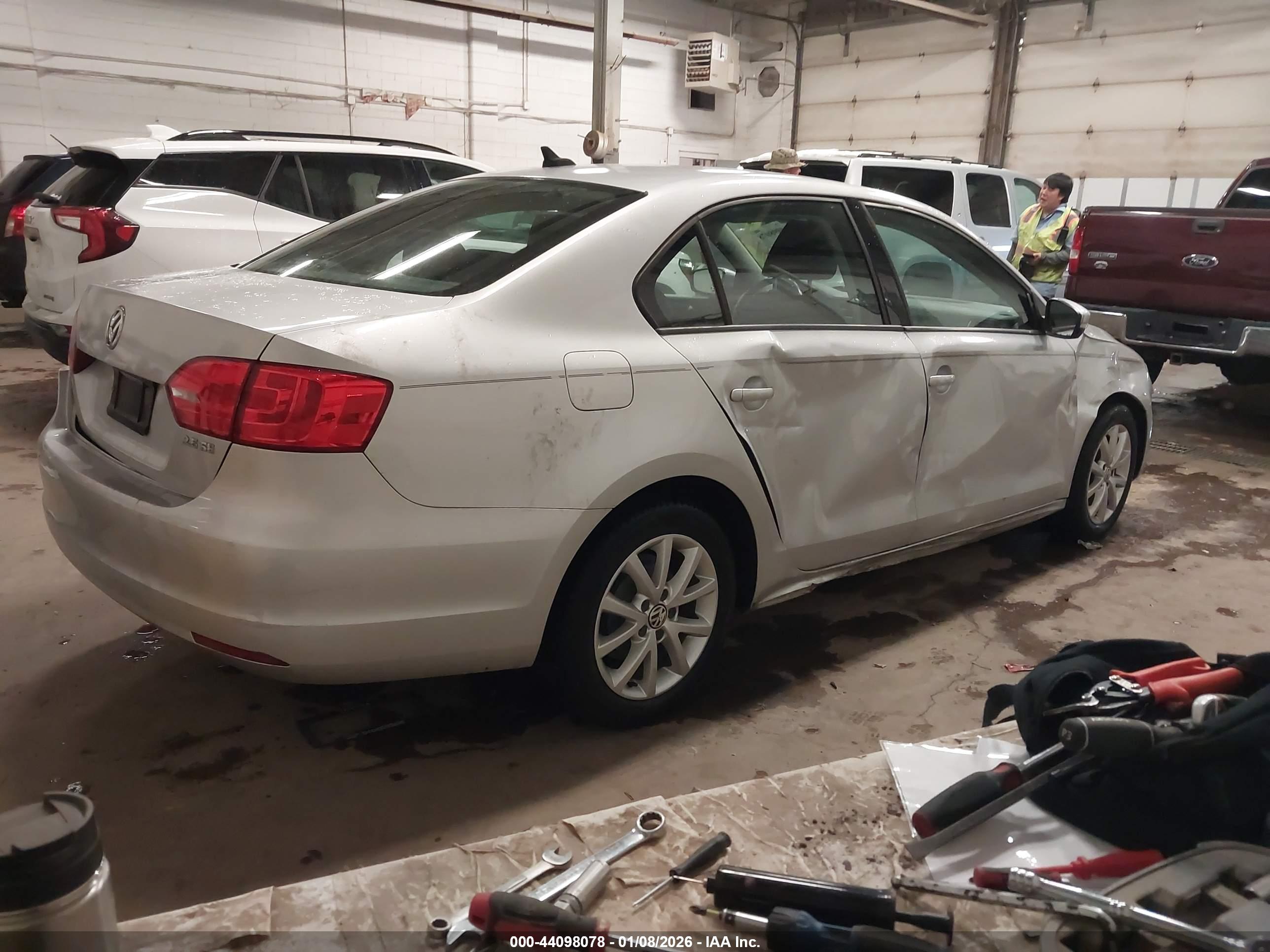 VOLKSWAGEN JETTA image 4