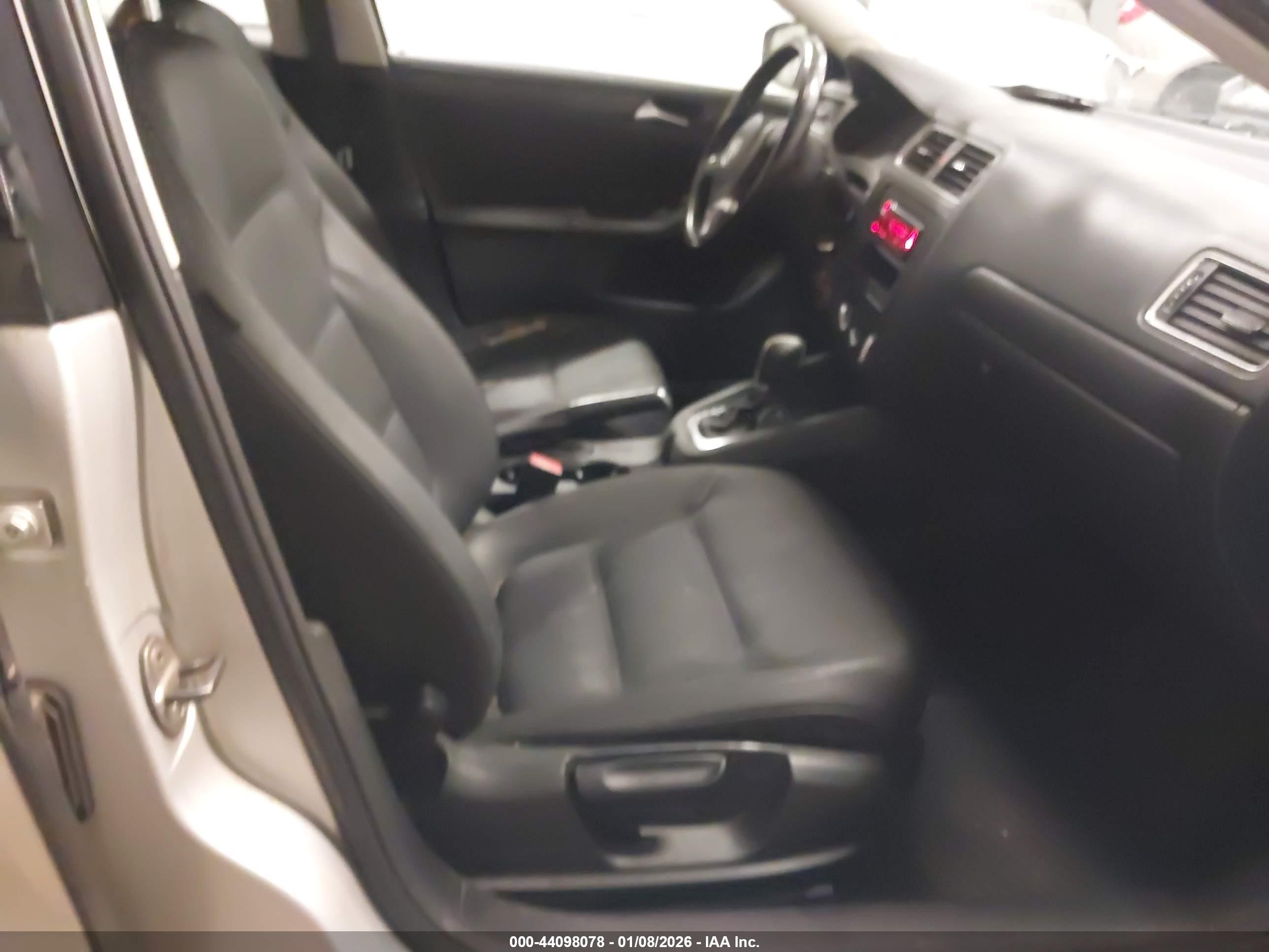 VOLKSWAGEN JETTA image 5