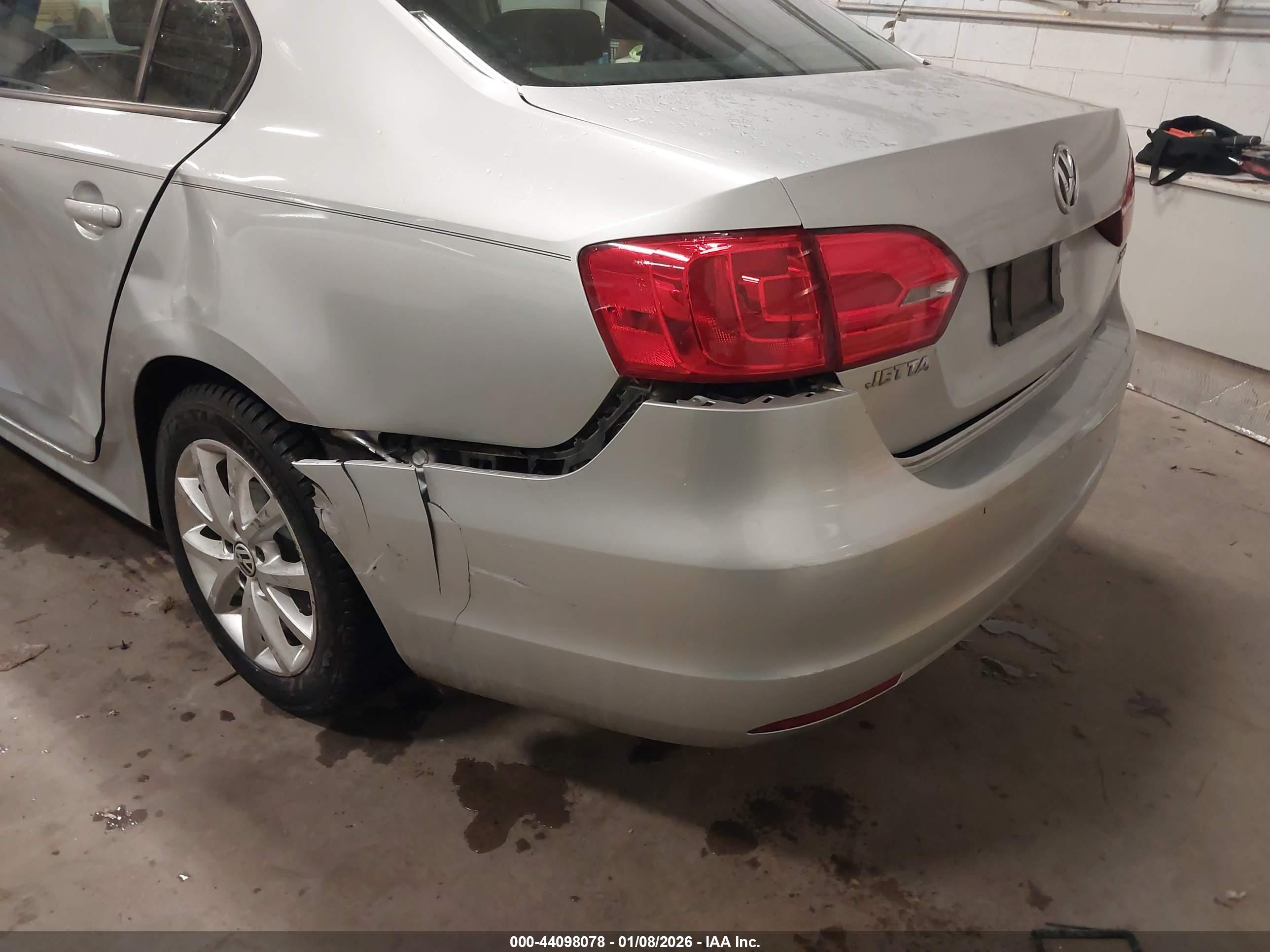 VOLKSWAGEN JETTA image 6