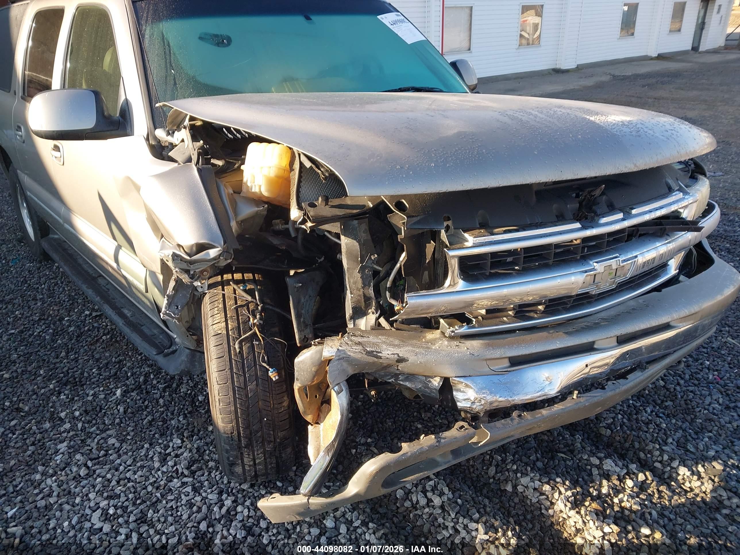 CHEVROLET SUBURBAN image 6