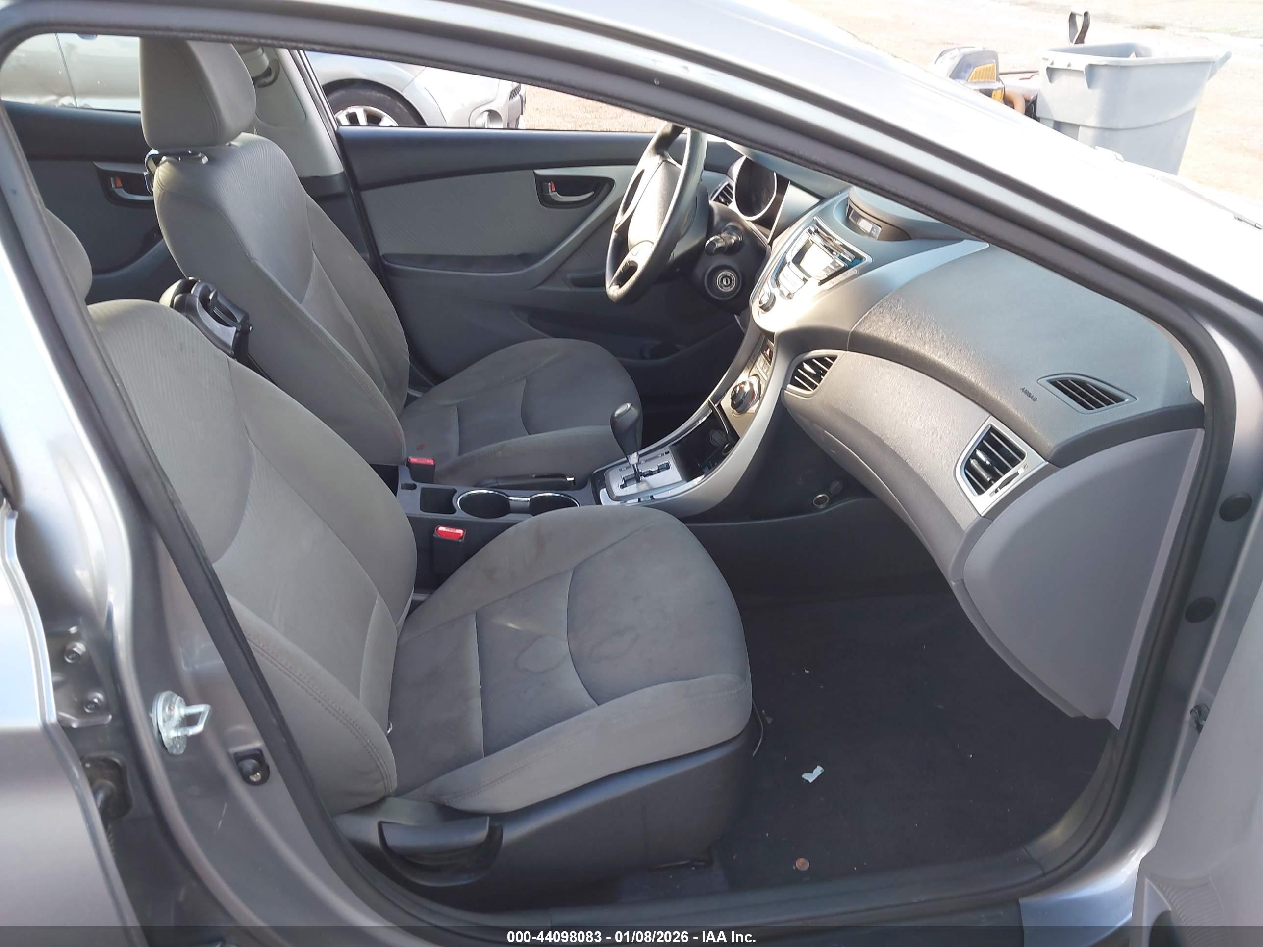 HYUNDAI ELANTRA image 5