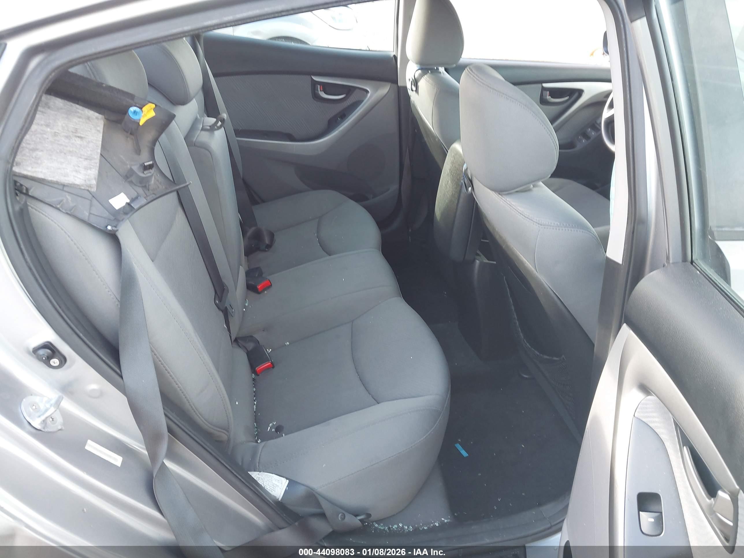 HYUNDAI ELANTRA image 8