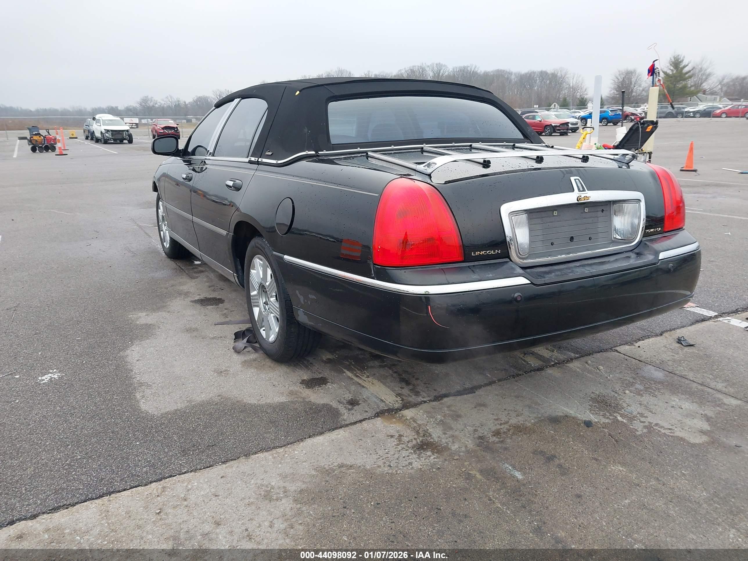 LINCOLN TOWN image 3
