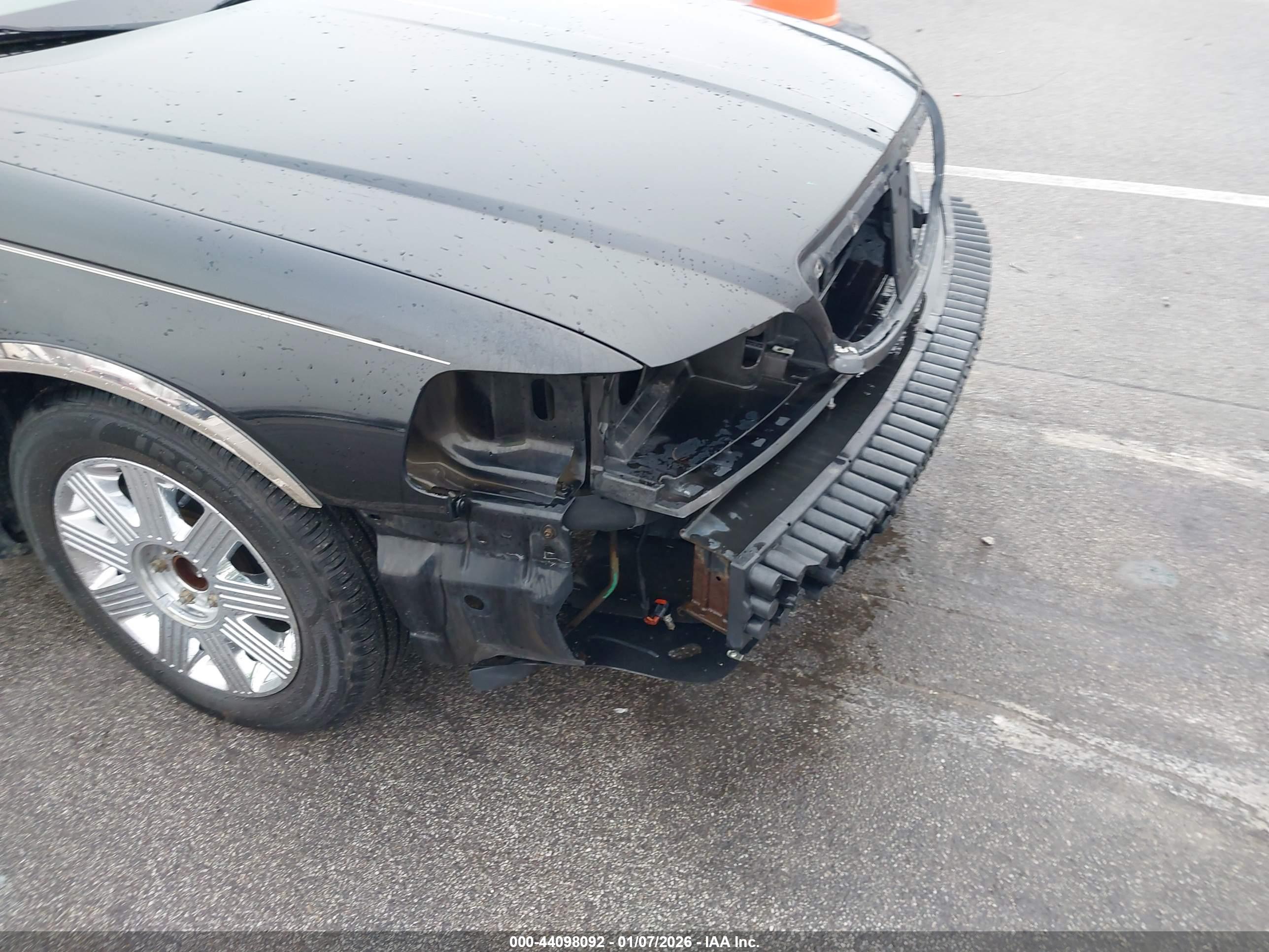 LINCOLN TOWN image 6