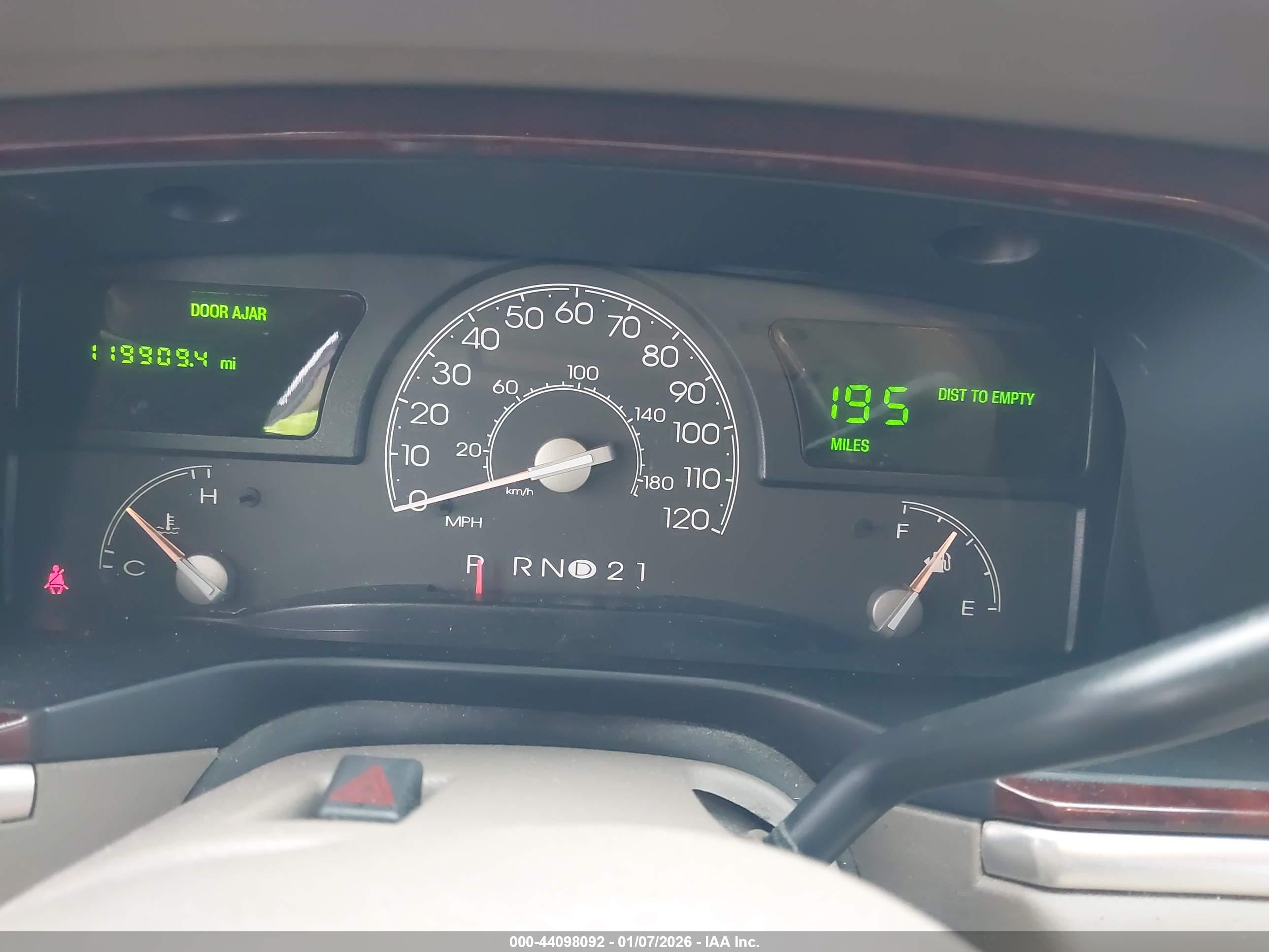 LINCOLN TOWN image 7